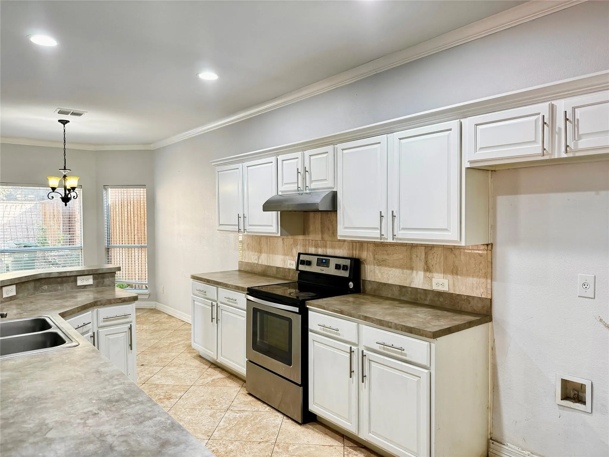 Single Family Residence For Rent in Tarrant County , 3120 Rustic Meadows Drive, Bedford, Texas 76021, 3 Bedroom, 3 Bathroom, 2 Garage spaces, 1,942 Sqft, built in 2002, mls#21408372, Real Estate Agent in Bedford, Homes For Rent in Tarrant county, Homes For Rent in Bedford, Realtor in Bedford Texas, Real Estate Brokerage Independent Realty Texas, Luminita Cordes Realtor