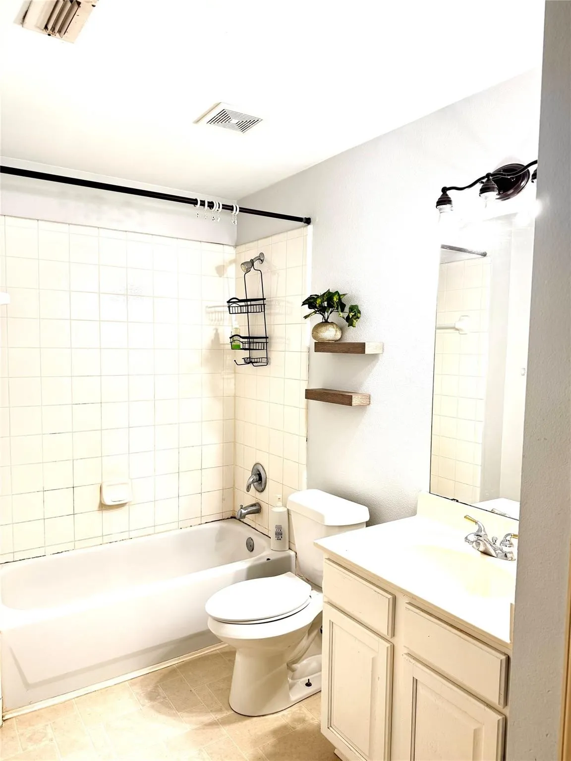 Single Family Residence For Rent in Tarrant County , 3120 Rustic Meadows Drive, Bedford, Texas 76021, 3 Bedroom, 3 Bathroom, 2 Garage spaces, 1,942 Sqft, built in 2002, mls#21408372, Real Estate Agent in Bedford, Homes For Rent in Tarrant county, Homes For Rent in Bedford, Realtor in Bedford Texas, Real Estate Brokerage Independent Realty Texas, Luminita Cordes Realtor