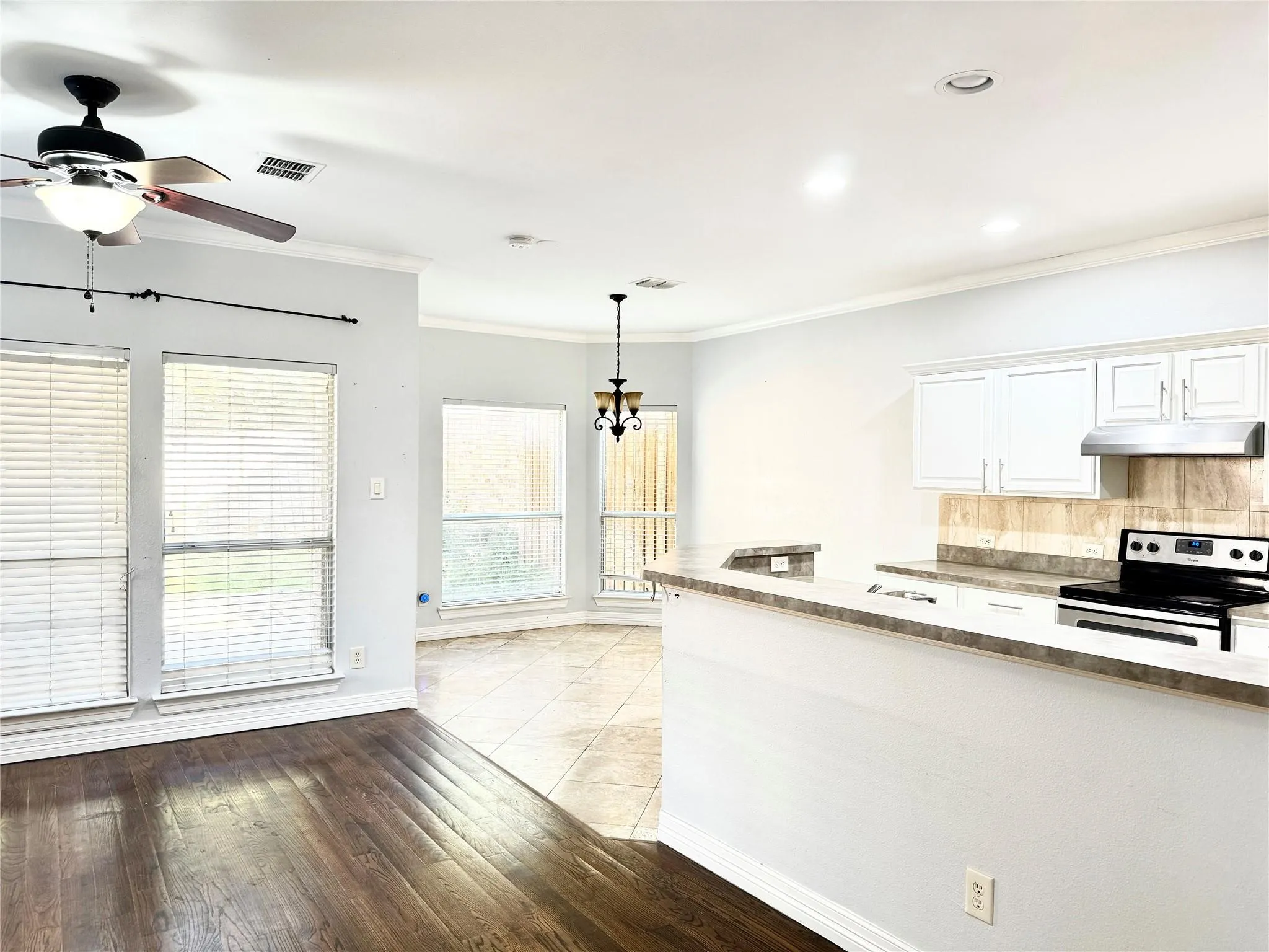 Single Family Residence For Rent in Tarrant County , 3120 Rustic Meadows Drive, Bedford, Texas 76021, 3 Bedroom, 3 Bathroom, 2 Garage spaces, 1,942 Sqft, built in 2002, mls#21408372, Real Estate Agent in Bedford, Homes For Rent in Tarrant county, Homes For Rent in Bedford, Realtor in Bedford Texas, Real Estate Brokerage Independent Realty Texas, Luminita Cordes Realtor