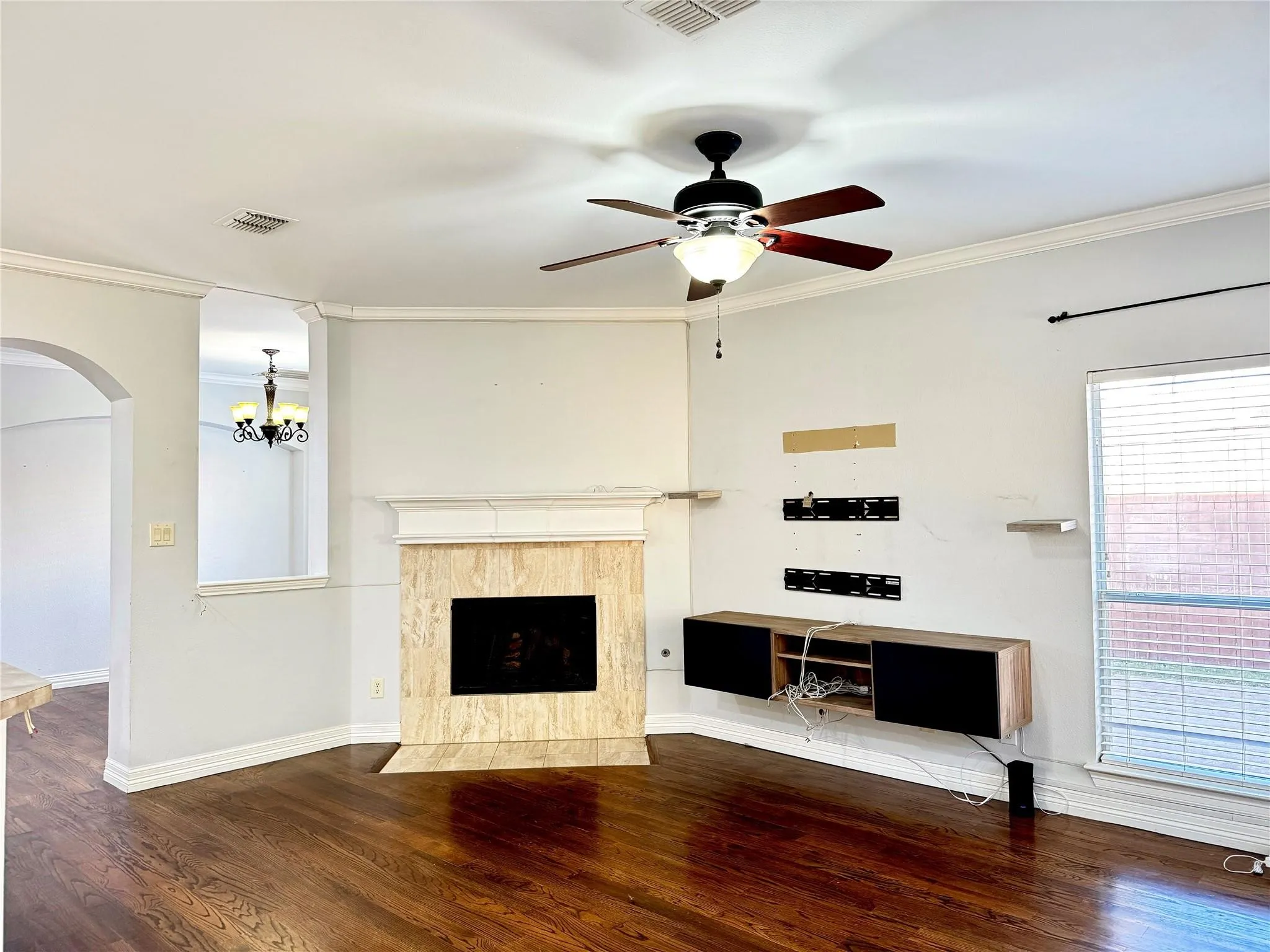 Single Family Residence For Rent in Tarrant County , 3120 Rustic Meadows Drive, Bedford, Texas 76021, 3 Bedroom, 3 Bathroom, 2 Garage spaces, 1,942 Sqft, built in 2002, mls#21408372, Real Estate Agent in Bedford, Homes For Rent in Tarrant county, Homes For Rent in Bedford, Realtor in Bedford Texas, Real Estate Brokerage Independent Realty Texas, Luminita Cordes Realtor