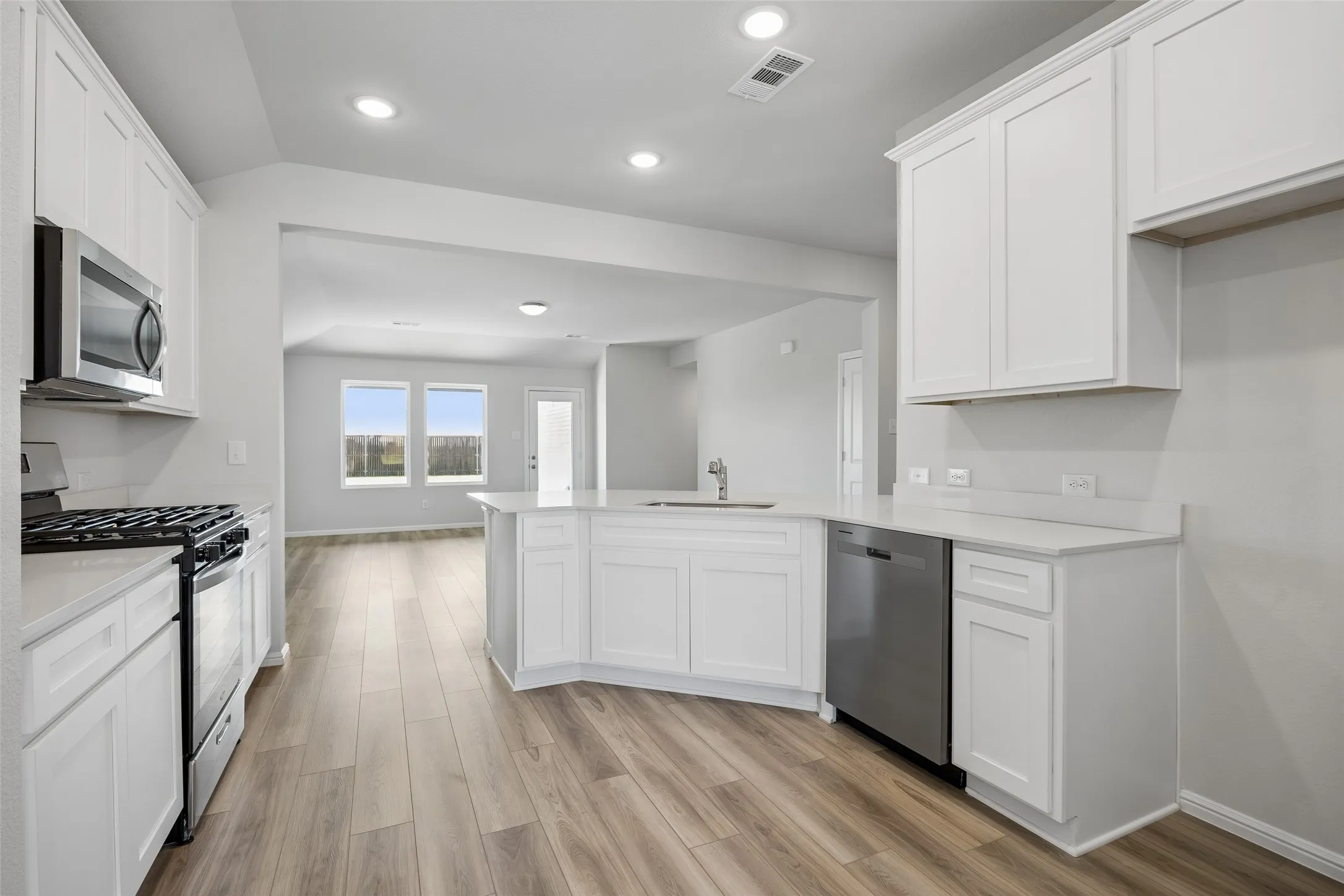 Single Family Residence For Sale in Kaufman County , 426 Lana Drive, Seagoville, Texas 75159, 3 Bedroom, 2 Bathroom, 2 Garage spaces, 1,606 Sqft, built in 2025, mls#21408375, Real Estate Agent in Seagoville, Homes For Sale in Kaufman county, Homes For Sale in Seagoville, Realtor in Seagoville Texas, Real Estate Brokerage Independent Realty Texas, Luminita Cordes Realtor