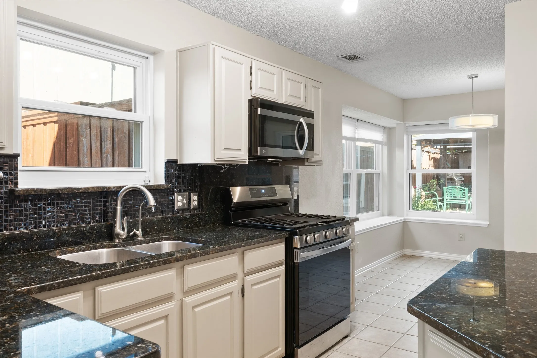 Single Family Residence For Sale in Denton County , 1109 Holly Drive, Carrollton, Texas 75010, 5 Bedroom, 3 Bathroom, 2 Garage spaces, 3,034 Sqft, built in 1986, mls#21408229, Real Estate Agent in Carrollton, Homes For Sale in Denton county, Homes For Sale in Carrollton, Realtor in Carrollton Texas, Real Estate Brokerage Independent Realty Texas, Luminita Cordes Realtor