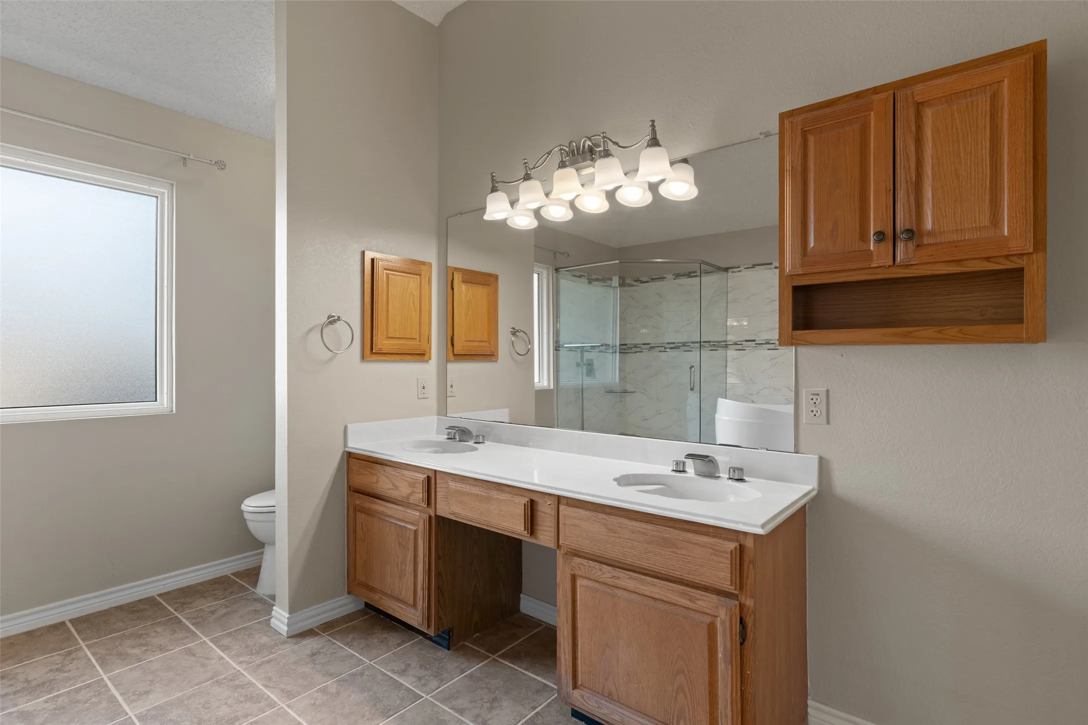Single Family Residence For Sale in Denton County , 1109 Holly Drive, Carrollton, Texas 75010, 5 Bedroom, 3 Bathroom, 2 Garage spaces, 3,034 Sqft, built in 1986, mls#21408229, Real Estate Agent in Carrollton, Homes For Sale in Denton county, Homes For Sale in Carrollton, Realtor in Carrollton Texas, Real Estate Brokerage Independent Realty Texas, Luminita Cordes Realtor