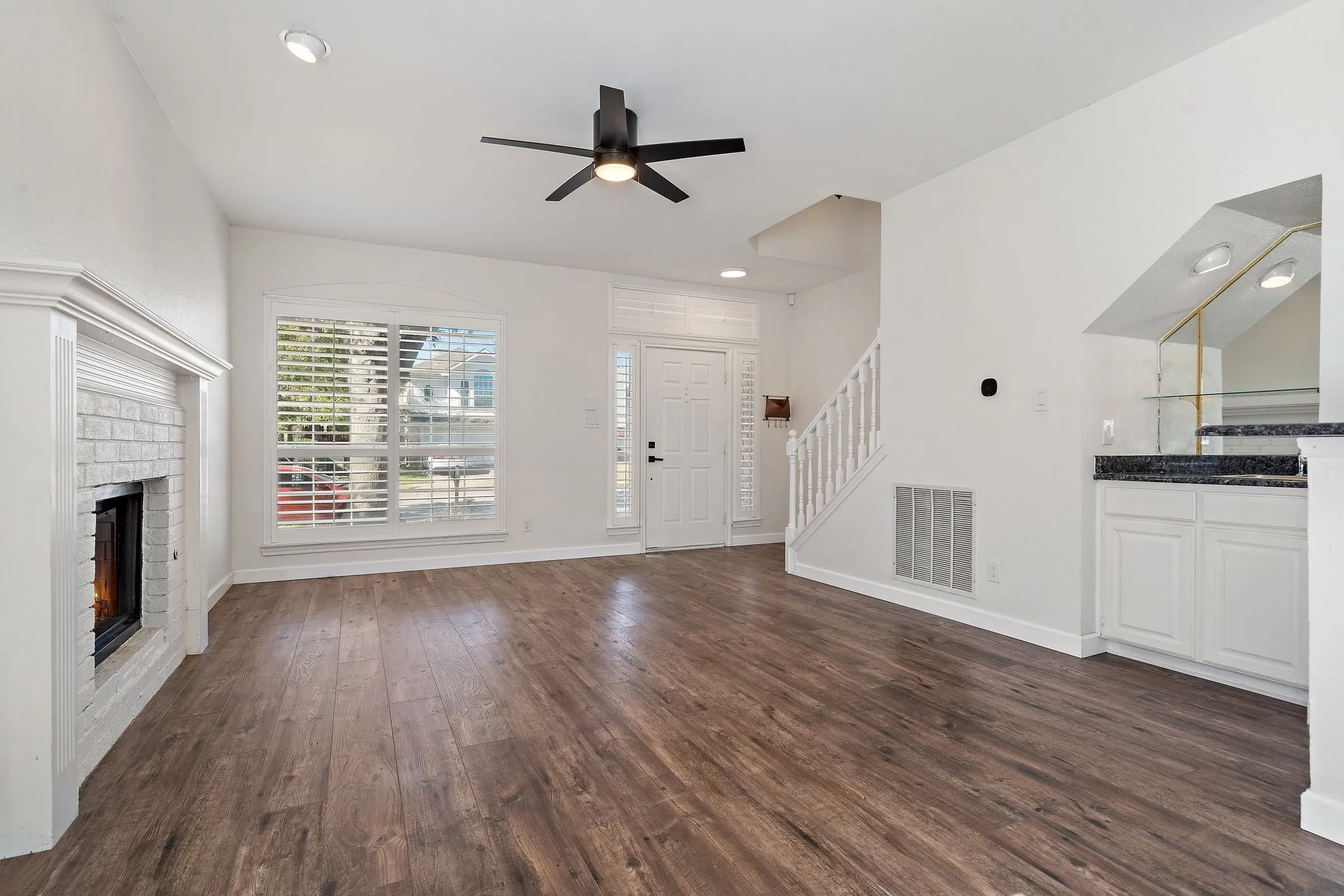Single Family Residence For Rent in Denton County , 2005 Terracotta Court, Lewisville, Texas 75067, 3 Bedroom, 3 Bathroom, 2 Garage spaces, 1,676 Sqft, built in 1991, mls#21408324, Real Estate Agent in Lewisville, Homes For Rent in Denton county, Homes For Rent in Lewisville, Realtor in Lewisville Texas, Real Estate Brokerage Independent Realty Texas, Luminita Cordes Realtor