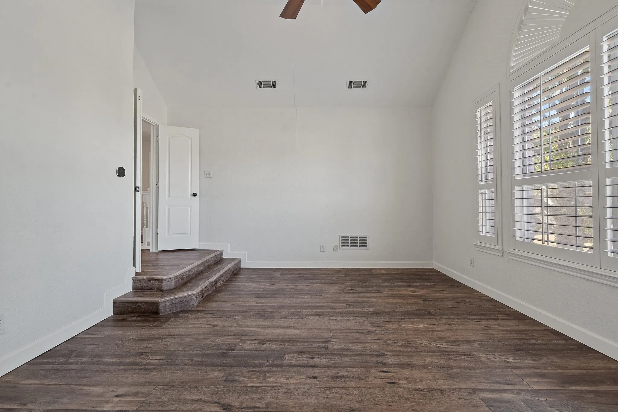 Single Family Residence For Rent in Denton County , 2005 Terracotta Court, Lewisville, Texas 75067, 3 Bedroom, 3 Bathroom, 2 Garage spaces, 1,676 Sqft, built in 1991, mls#21408324, Real Estate Agent in Lewisville, Homes For Rent in Denton county, Homes For Rent in Lewisville, Realtor in Lewisville Texas, Real Estate Brokerage Independent Realty Texas, Luminita Cordes Realtor