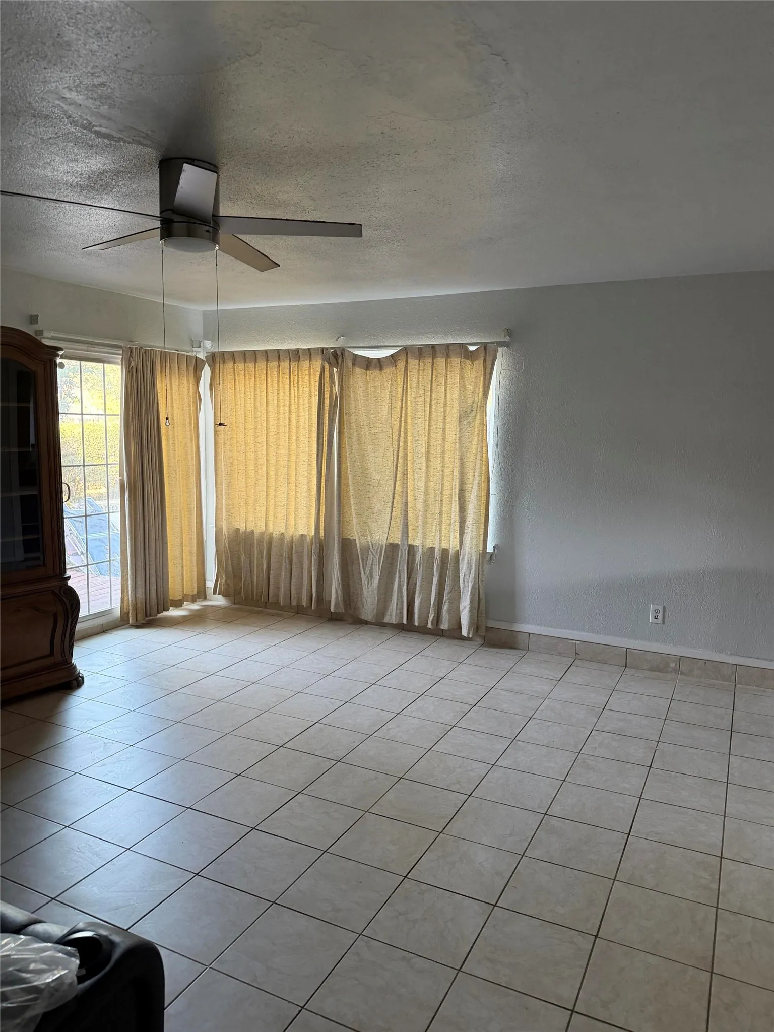 Single Family Residence For Sale in Tarrant County , 3626 Lake Pontchartrain Drive, Arlington, Texas 76016, 4 Bedroom, 3 Bathroom, Garage spaces, 3,032 Sqft, built in 1976, mls#21408379, Real Estate Agent in Arlington, Homes For Sale in Tarrant county, Homes For Sale in Arlington, Realtor in Arlington Texas, Real Estate Brokerage Independent Realty Texas, Luminita Cordes Realtor