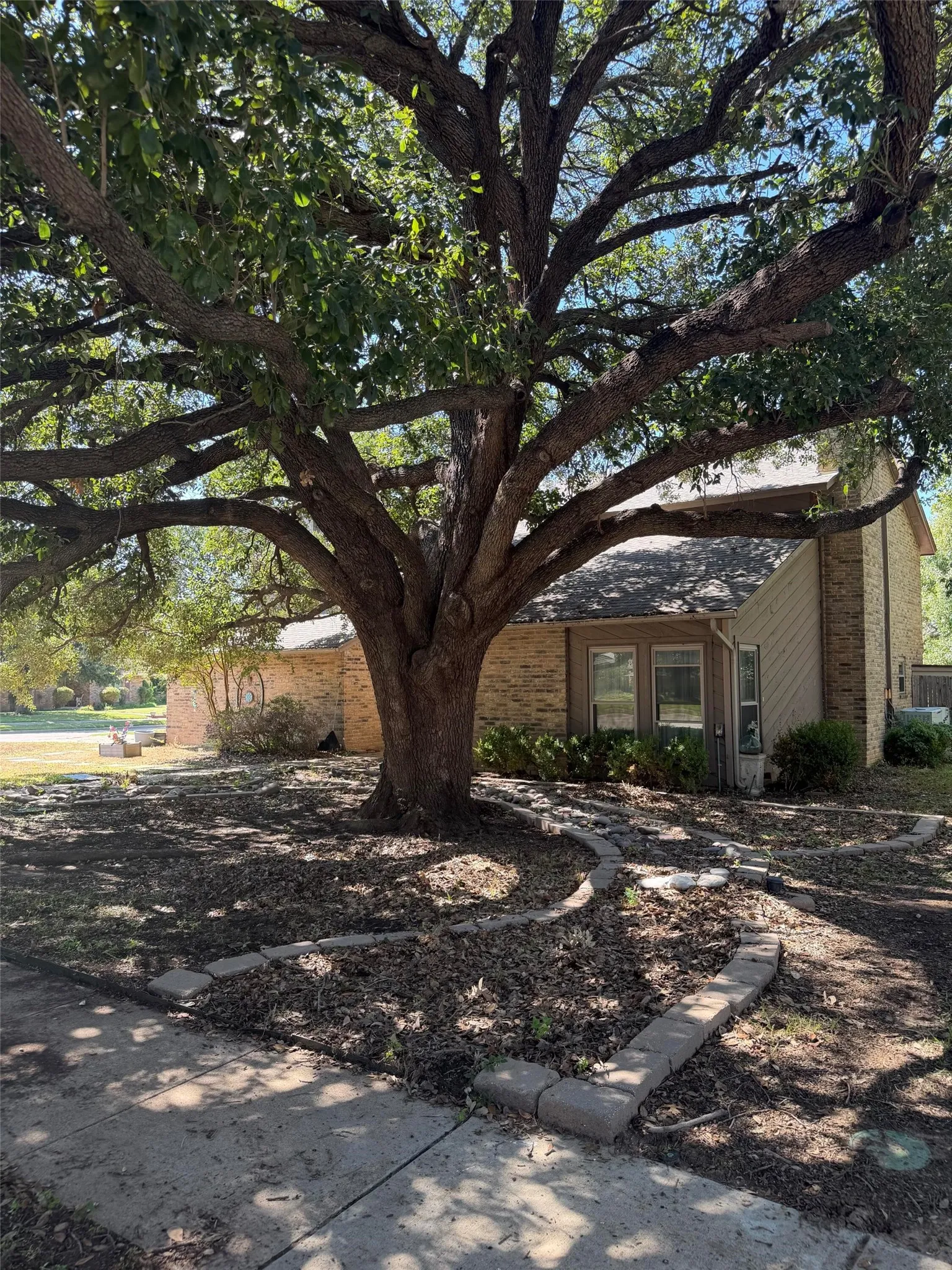 Single Family Residence For Sale in Tarrant County , 3626 Lake Pontchartrain Drive, Arlington, Texas 76016, 4 Bedroom, 3 Bathroom, Garage spaces, 3,032 Sqft, built in 1976, mls#21408379, Real Estate Agent in Arlington, Homes For Sale in Tarrant county, Homes For Sale in Arlington, Realtor in Arlington Texas, Real Estate Brokerage Independent Realty Texas, Luminita Cordes Realtor