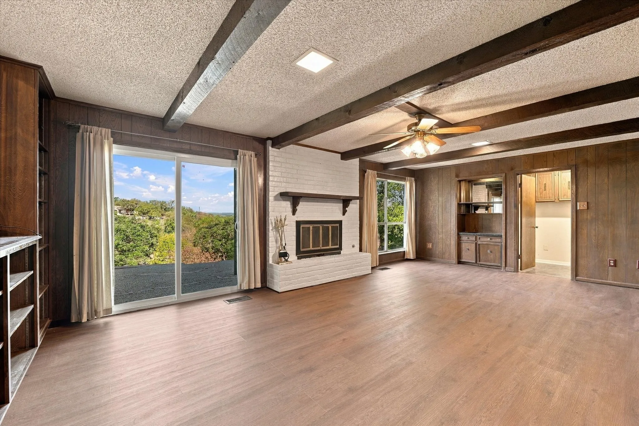 Single Family Residence For Sale in Mc Lennan County , 1140 Sierra Drive, Woodway, Texas 76712, 3 Bedroom, 3 Bathroom, Garage spaces, 3,267 Sqft, built in 1970, mls#21405757, Real Estate Agent in Woodway, Homes For Sale in Mc Lennan county, Homes For Sale in Woodway, Realtor in Woodway Texas, Real Estate Brokerage Independent Realty Texas, Luminita Cordes Realtor