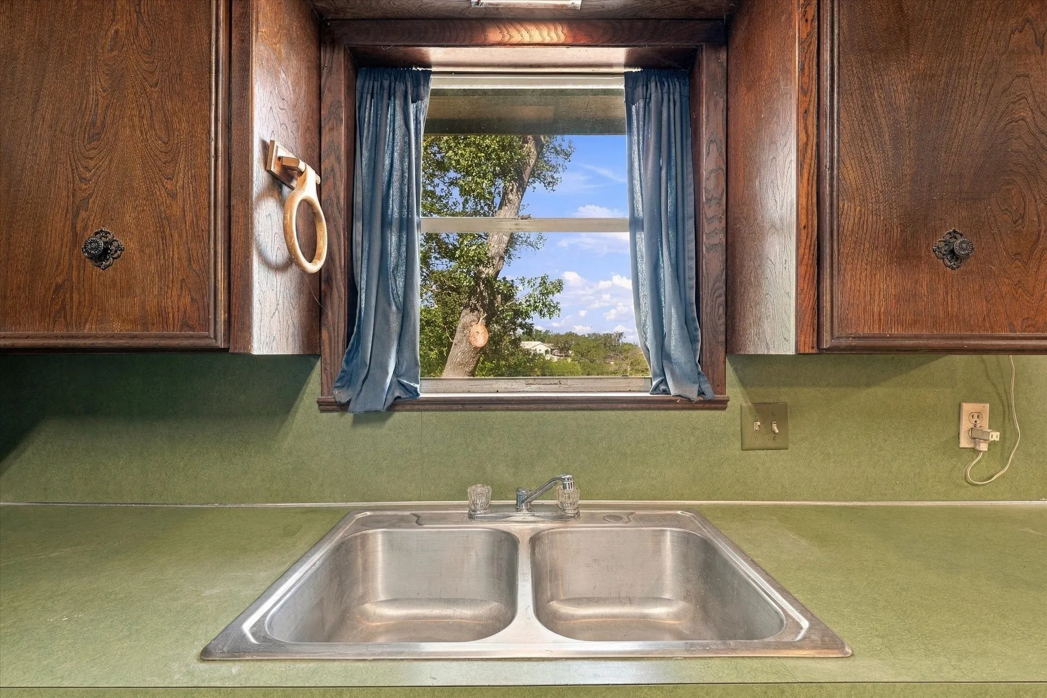 Single Family Residence For Sale in Mc Lennan County , 1140 Sierra Drive, Woodway, Texas 76712, 3 Bedroom, 3 Bathroom, Garage spaces, 3,267 Sqft, built in 1970, mls#21405757, Real Estate Agent in Woodway, Homes For Sale in Mc Lennan county, Homes For Sale in Woodway, Realtor in Woodway Texas, Real Estate Brokerage Independent Realty Texas, Luminita Cordes Realtor