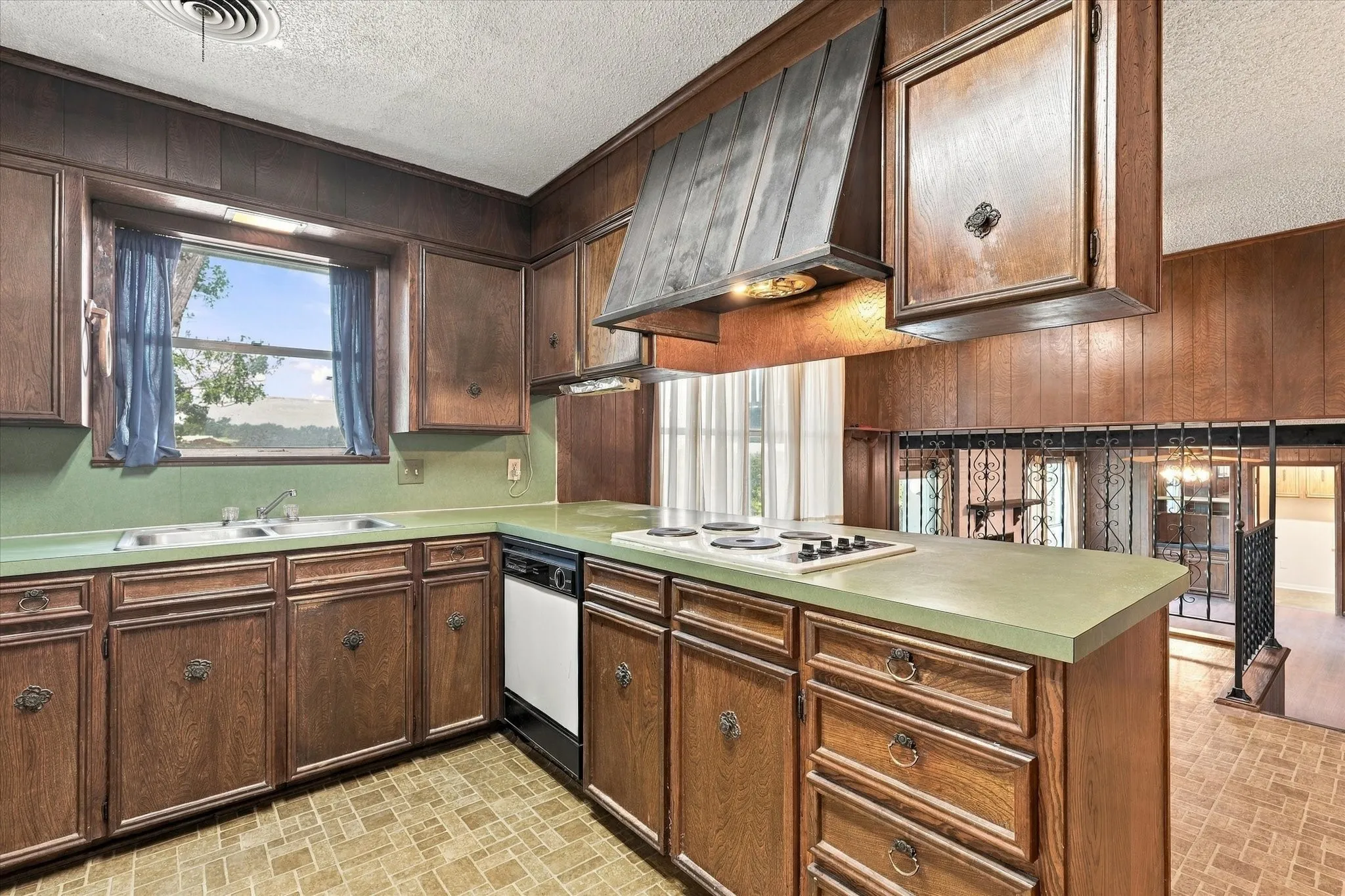 Single Family Residence For Sale in Mc Lennan County , 1140 Sierra Drive, Woodway, Texas 76712, 3 Bedroom, 3 Bathroom, Garage spaces, 3,267 Sqft, built in 1970, mls#21405757, Real Estate Agent in Woodway, Homes For Sale in Mc Lennan county, Homes For Sale in Woodway, Realtor in Woodway Texas, Real Estate Brokerage Independent Realty Texas, Luminita Cordes Realtor
