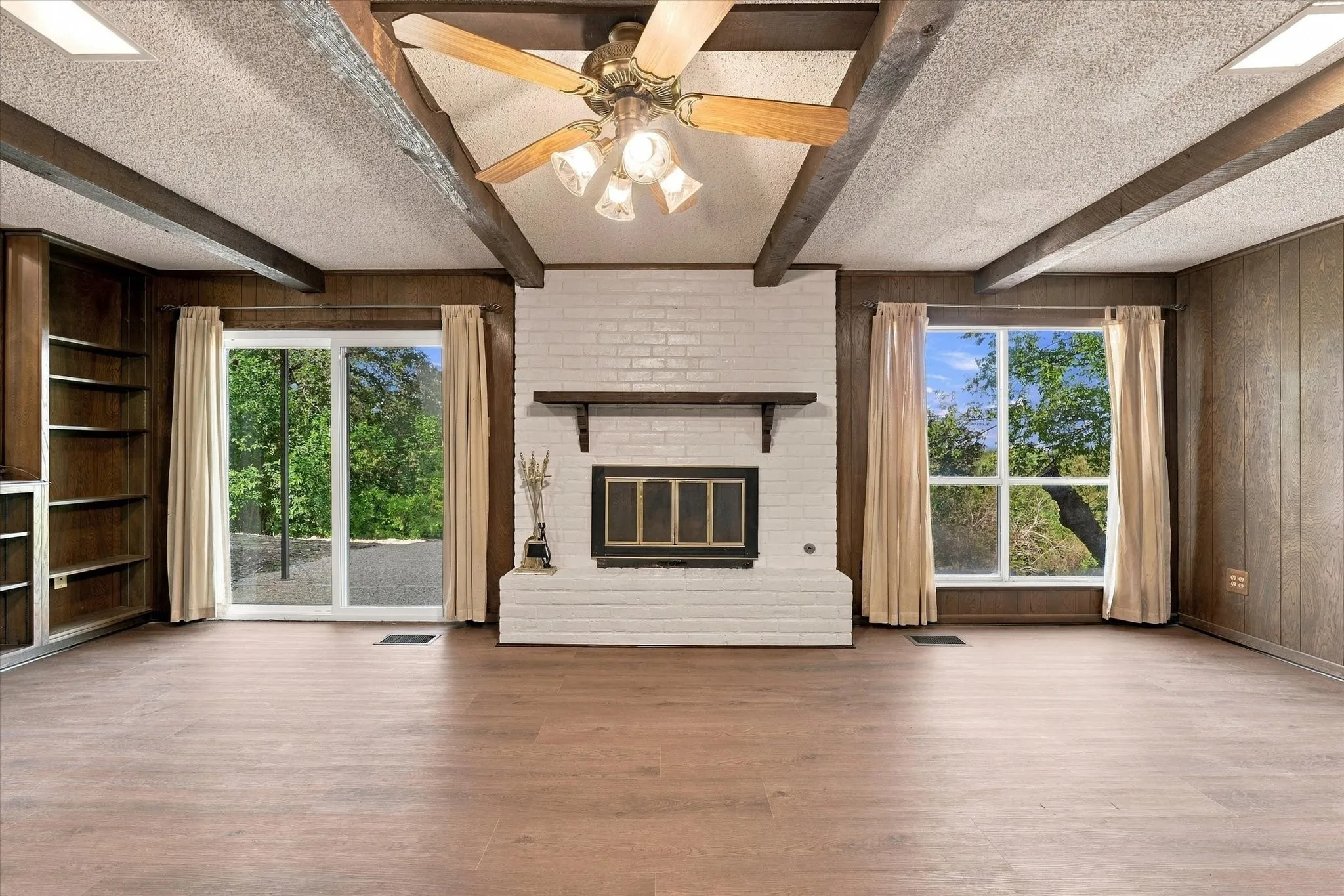 Single Family Residence For Sale in Mc Lennan County , 1140 Sierra Drive, Woodway, Texas 76712, 3 Bedroom, 3 Bathroom, Garage spaces, 3,267 Sqft, built in 1970, mls#21405757, Real Estate Agent in Woodway, Homes For Sale in Mc Lennan county, Homes For Sale in Woodway, Realtor in Woodway Texas, Real Estate Brokerage Independent Realty Texas, Luminita Cordes Realtor