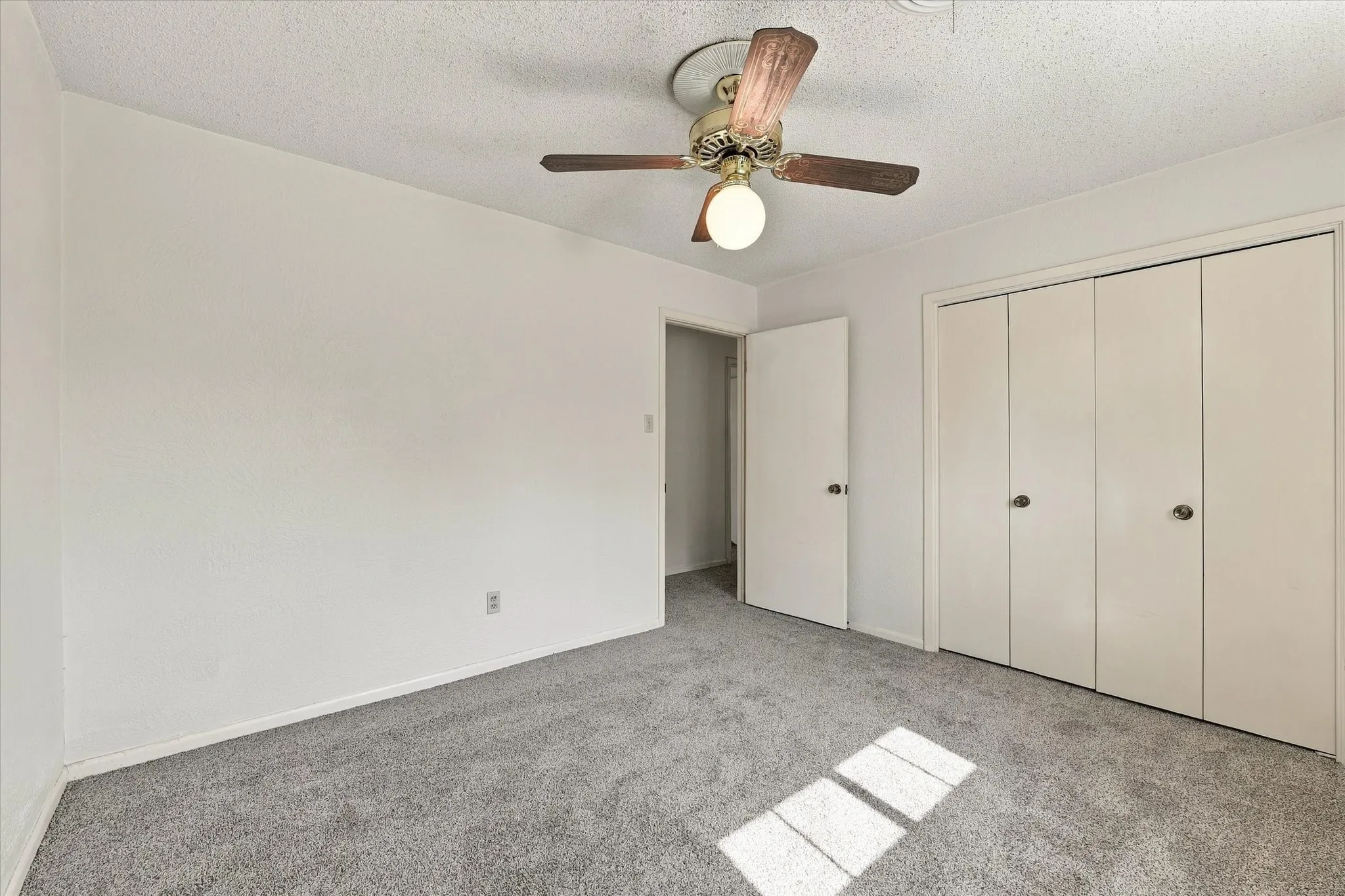 Single Family Residence For Sale in Mc Lennan County , 1140 Sierra Drive, Woodway, Texas 76712, 3 Bedroom, 3 Bathroom, Garage spaces, 3,267 Sqft, built in 1970, mls#21405757, Real Estate Agent in Woodway, Homes For Sale in Mc Lennan county, Homes For Sale in Woodway, Realtor in Woodway Texas, Real Estate Brokerage Independent Realty Texas, Luminita Cordes Realtor
