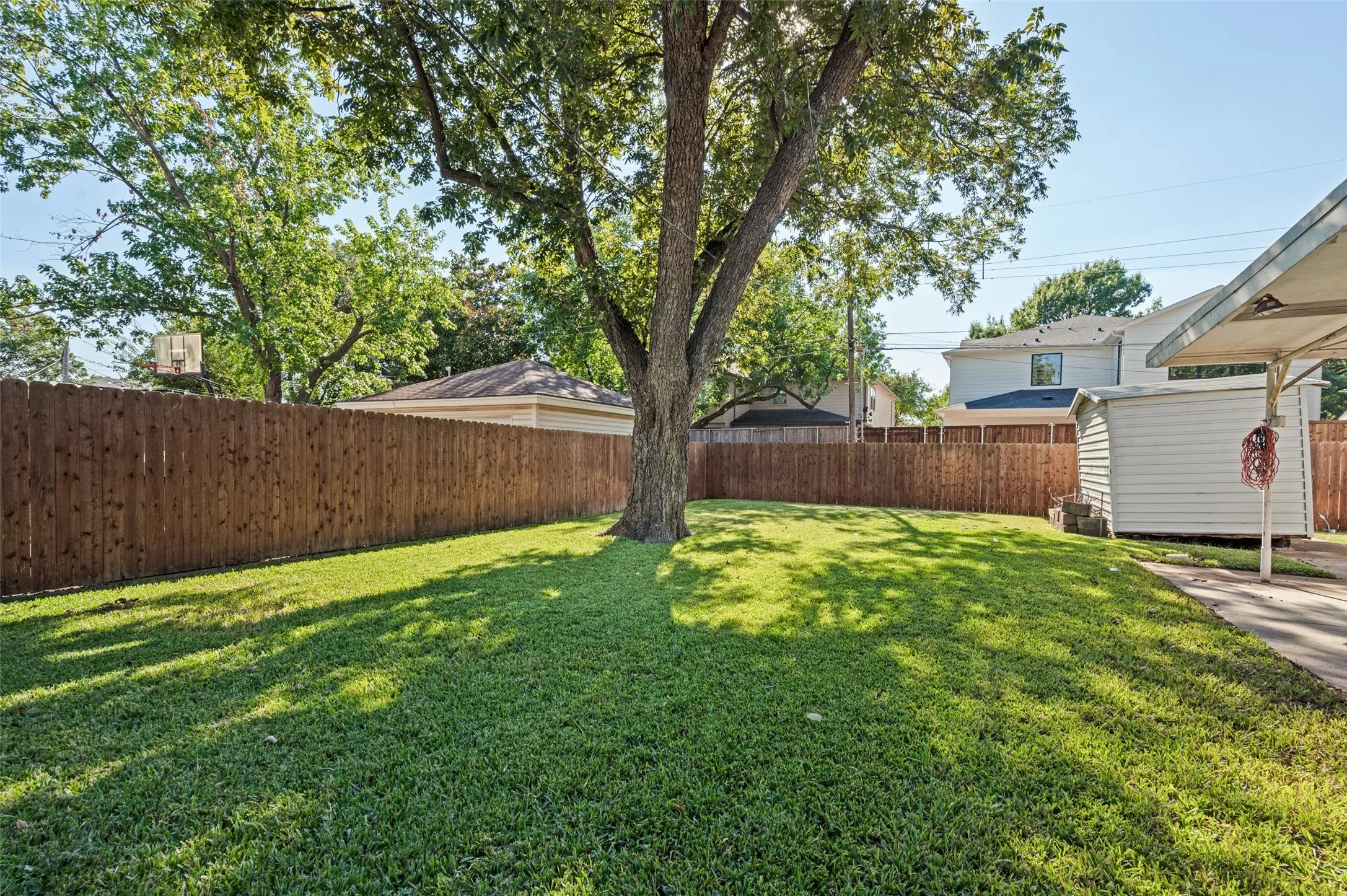 Single Family Residence For Sale in Dallas County , 9307 Leaside Drive, Dallas, Texas 75238, 3 Bedroom, 2 Bathroom, 2 Garage spaces, 1,620 Sqft, built in 1956, mls#21407495, Real Estate Agent in Dallas, Homes For Sale in Dallas county, Homes For Sale in Dallas, Realtor in Dallas Texas, Real Estate Brokerage Independent Realty Texas, Luminita Cordes Realtor