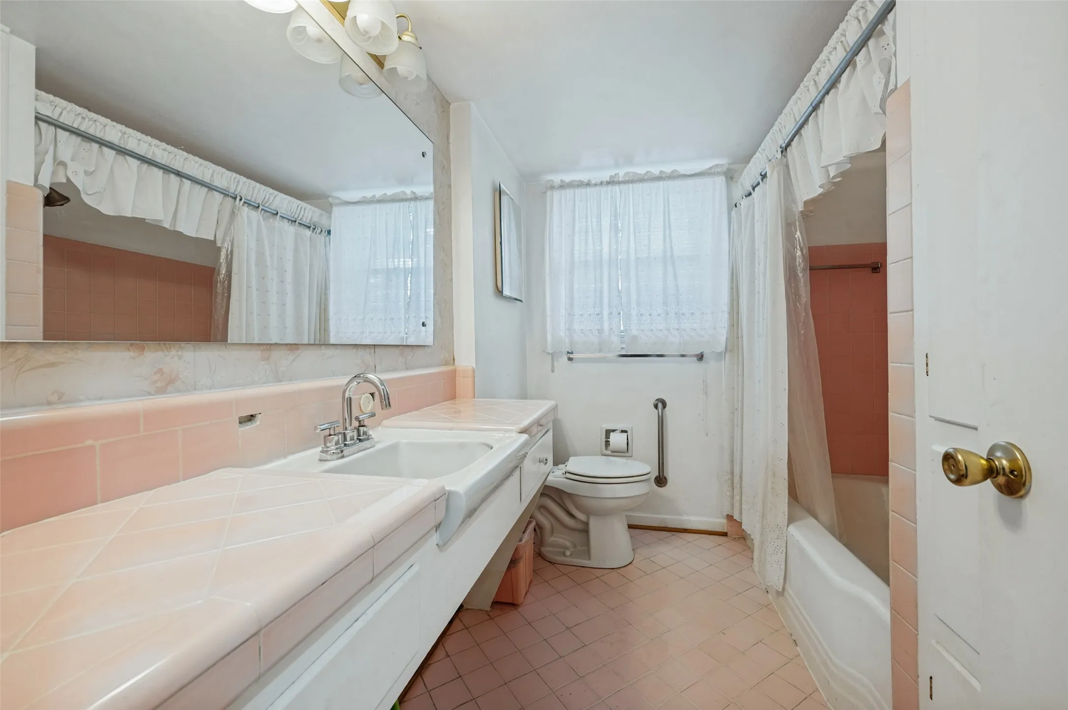 Single Family Residence For Sale in Dallas County , 9307 Leaside Drive, Dallas, Texas 75238, 3 Bedroom, 2 Bathroom, 2 Garage spaces, 1,620 Sqft, built in 1956, mls#21407495, Real Estate Agent in Dallas, Homes For Sale in Dallas county, Homes For Sale in Dallas, Realtor in Dallas Texas, Real Estate Brokerage Independent Realty Texas, Luminita Cordes Realtor