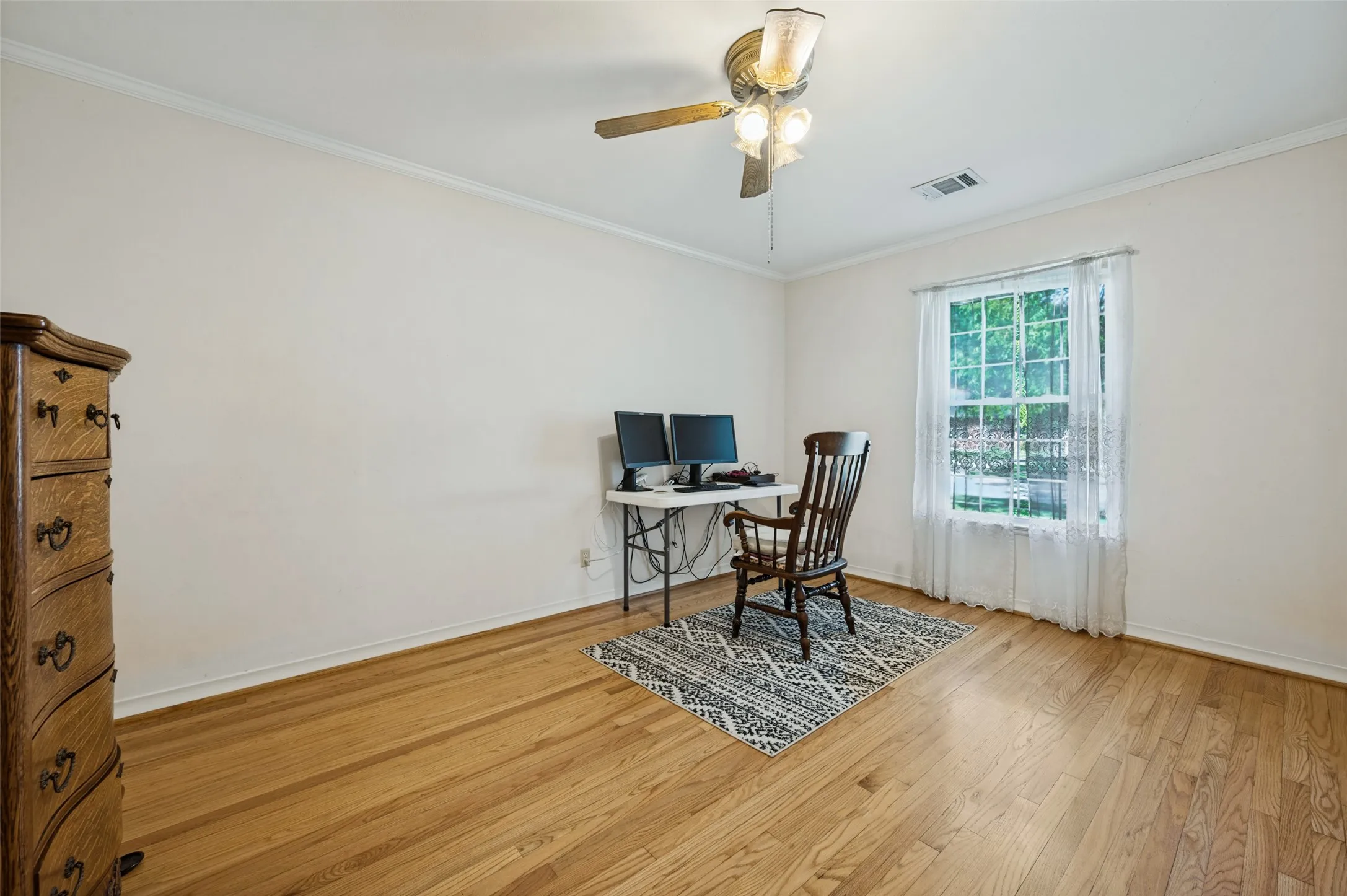 Single Family Residence For Sale in Dallas County , 9307 Leaside Drive, Dallas, Texas 75238, 3 Bedroom, 2 Bathroom, 2 Garage spaces, 1,620 Sqft, built in 1956, mls#21407495, Real Estate Agent in Dallas, Homes For Sale in Dallas county, Homes For Sale in Dallas, Realtor in Dallas Texas, Real Estate Brokerage Independent Realty Texas, Luminita Cordes Realtor
