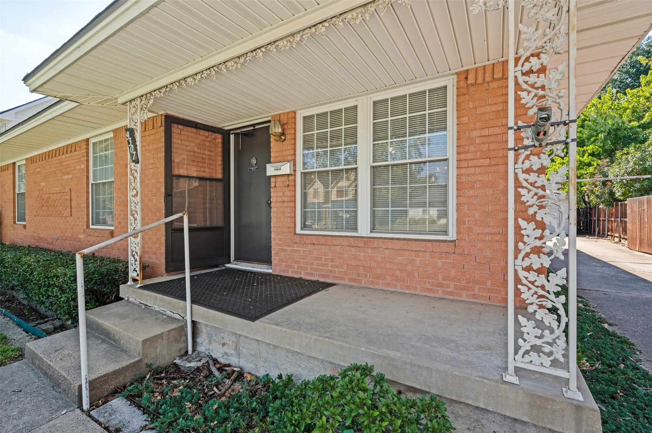 Single Family Residence For Sale in Dallas County , 9307 Leaside Drive, Dallas, Texas 75238, 3 Bedroom, 2 Bathroom, 2 Garage spaces, 1,620 Sqft, built in 1956, mls#21407495, Real Estate Agent in Dallas, Homes For Sale in Dallas county, Homes For Sale in Dallas, Realtor in Dallas Texas, Real Estate Brokerage Independent Realty Texas, Luminita Cordes Realtor