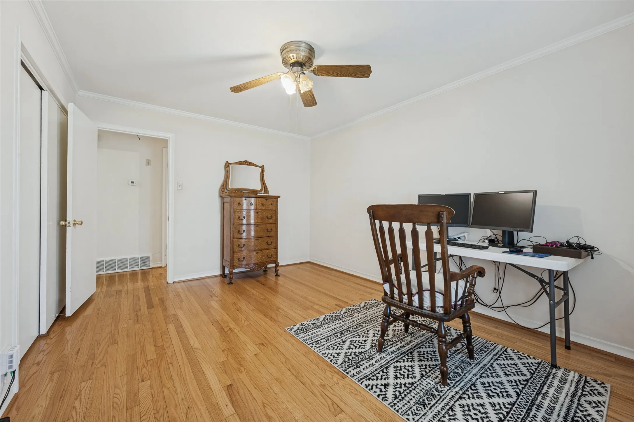 Single Family Residence For Sale in Dallas County , 9307 Leaside Drive, Dallas, Texas 75238, 3 Bedroom, 2 Bathroom, 2 Garage spaces, 1,620 Sqft, built in 1956, mls#21407495, Real Estate Agent in Dallas, Homes For Sale in Dallas county, Homes For Sale in Dallas, Realtor in Dallas Texas, Real Estate Brokerage Independent Realty Texas, Luminita Cordes Realtor