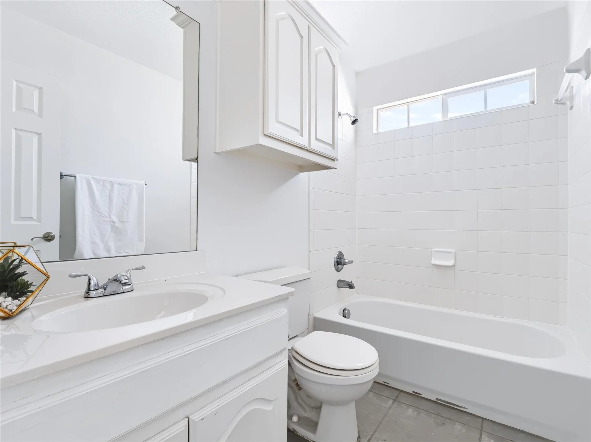 Adjacent 3rd full bathroom