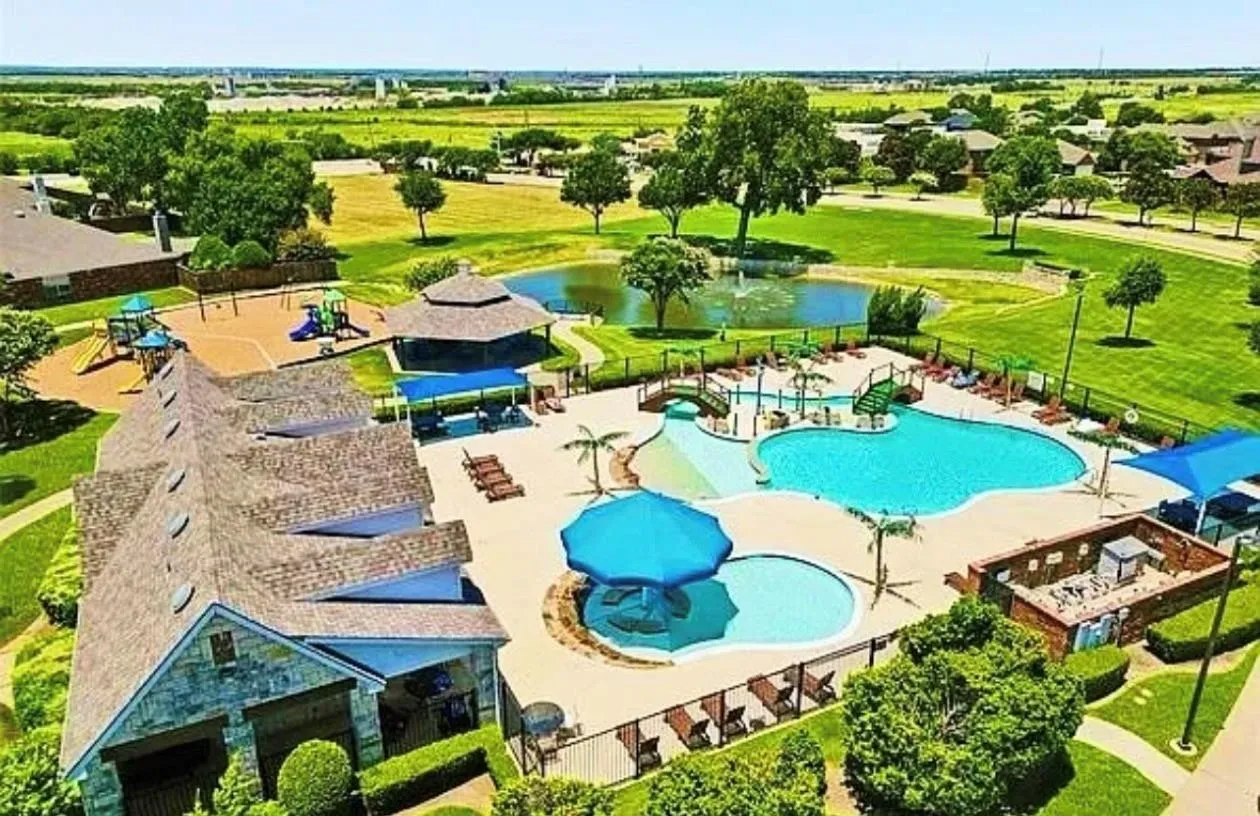 Single Family Residence For Sale in Collin County , 326 Equine Lane, Celina, Texas 75009, 5 Bedroom, 4 Bathroom, 3 Garage spaces, 3,656 Sqft, built in 2009, mls#21405517, Real Estate Agent in Celina, Homes For Sale in Collin county, Homes For Sale in Celina, Realtor in Celina Texas, Real Estate Brokerage Independent Realty Texas, Luminita Cordes Realtor