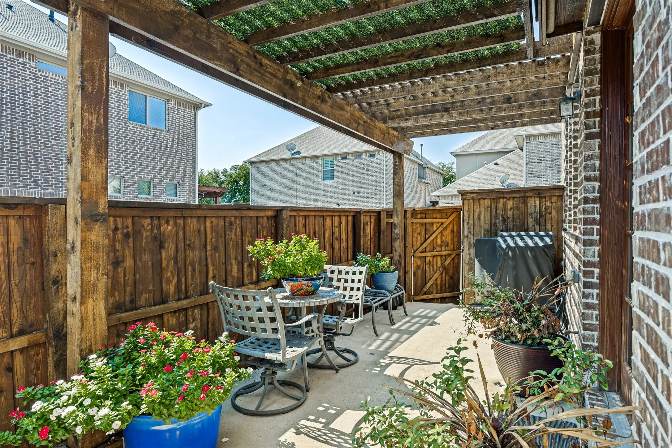 Single Family Residence For Sale in Dallas County , 2516 Bill Moses Parkway, Farmers Branch, Texas 75234, 3 Bedroom, 3 Bathroom, 2 Garage spaces, 2,186 Sqft, built in 2014, mls#21408169, Real Estate Agent in Farmers Branch, Homes For Sale in Dallas county, Homes For Sale in Farmers Branch, Realtor in Farmers Branch Texas, Real Estate Brokerage Independent Realty Texas, Luminita Cordes Realtor