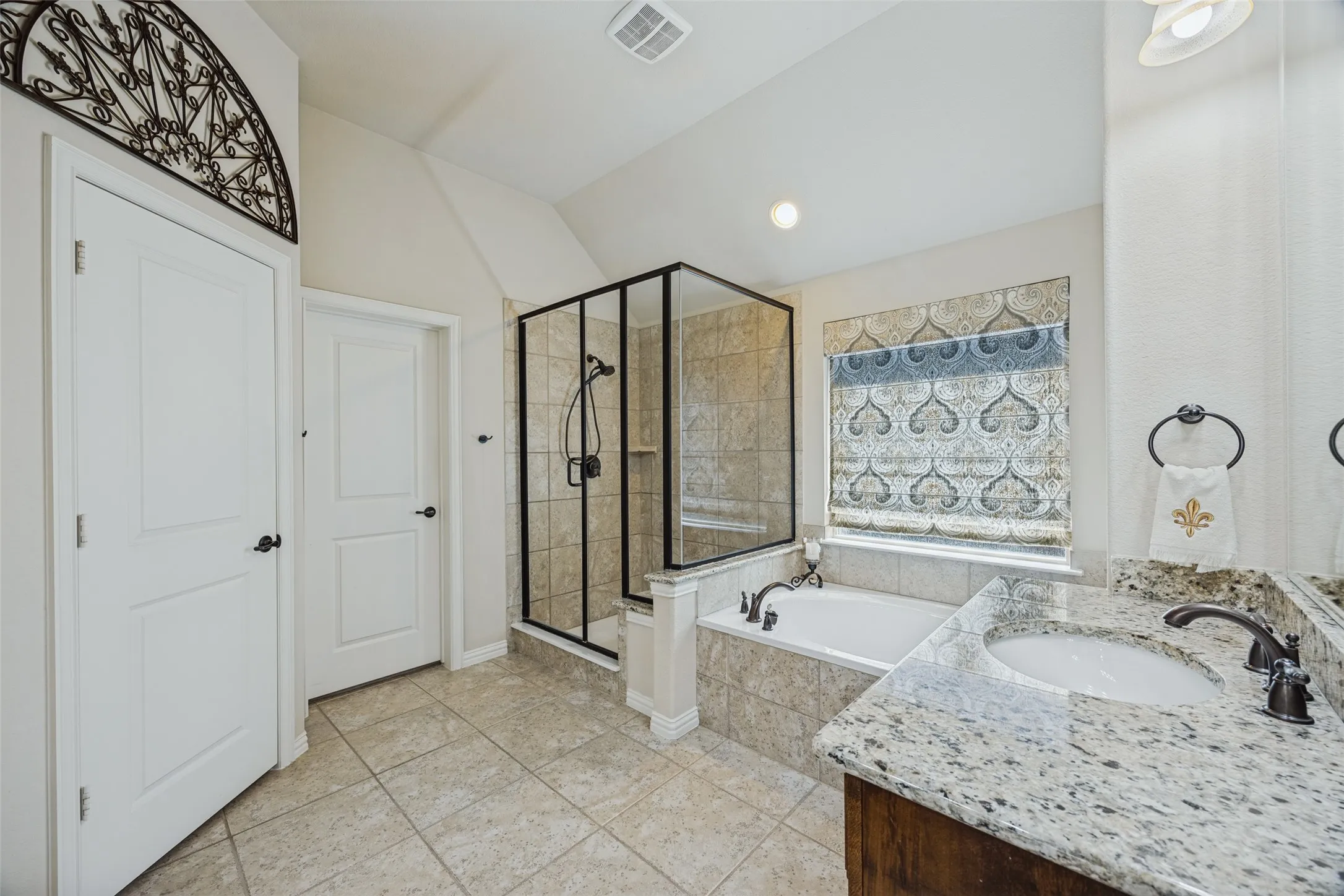 Single Family Residence For Sale in Dallas County , 2516 Bill Moses Parkway, Farmers Branch, Texas 75234, 3 Bedroom, 3 Bathroom, 2 Garage spaces, 2,186 Sqft, built in 2014, mls#21408169, Real Estate Agent in Farmers Branch, Homes For Sale in Dallas county, Homes For Sale in Farmers Branch, Realtor in Farmers Branch Texas, Real Estate Brokerage Independent Realty Texas, Luminita Cordes Realtor