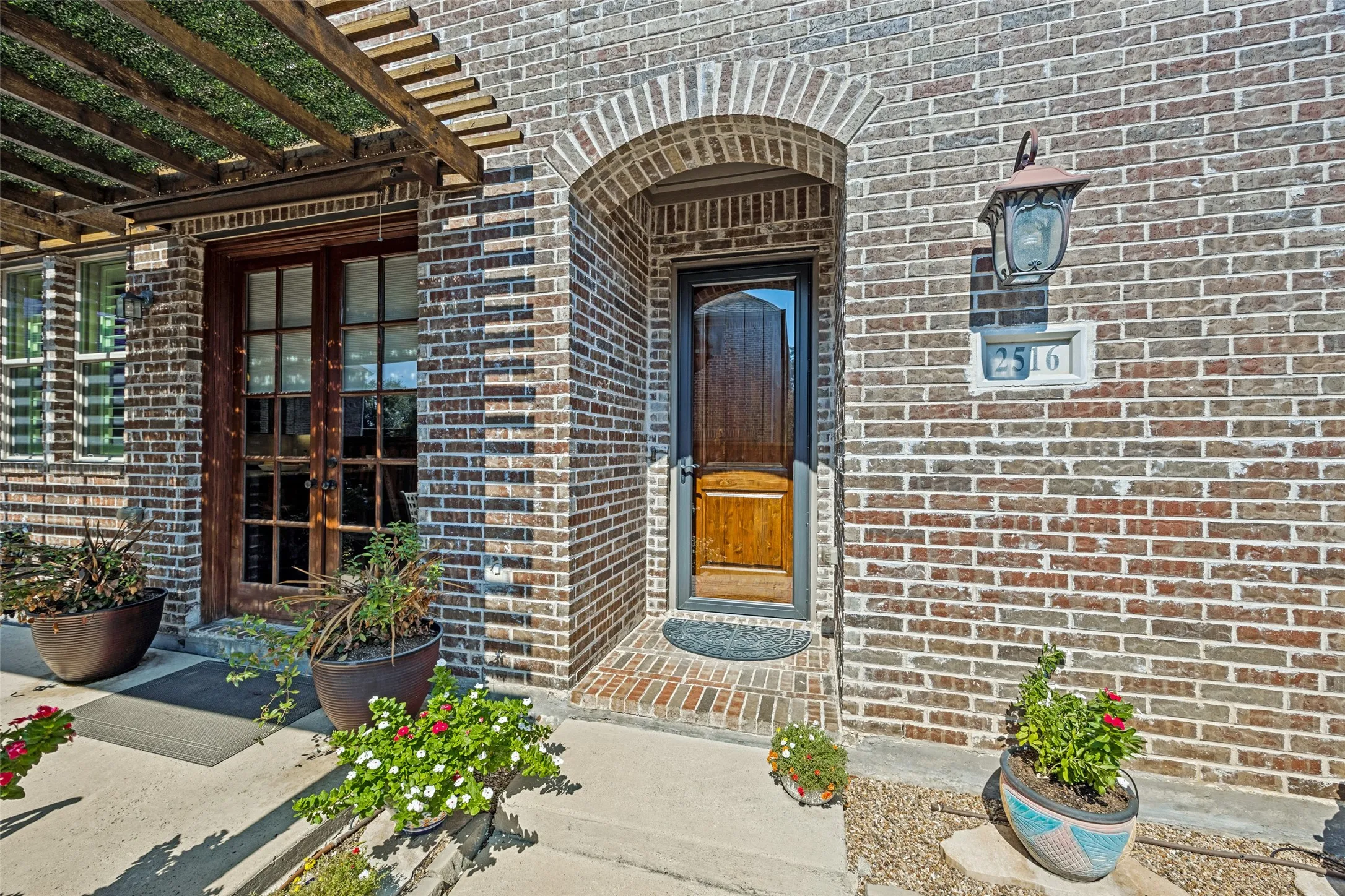 Single Family Residence For Sale in Dallas County , 2516 Bill Moses Parkway, Farmers Branch, Texas 75234, 3 Bedroom, 3 Bathroom, 2 Garage spaces, 2,186 Sqft, built in 2014, mls#21408169, Real Estate Agent in Farmers Branch, Homes For Sale in Dallas county, Homes For Sale in Farmers Branch, Realtor in Farmers Branch Texas, Real Estate Brokerage Independent Realty Texas, Luminita Cordes Realtor