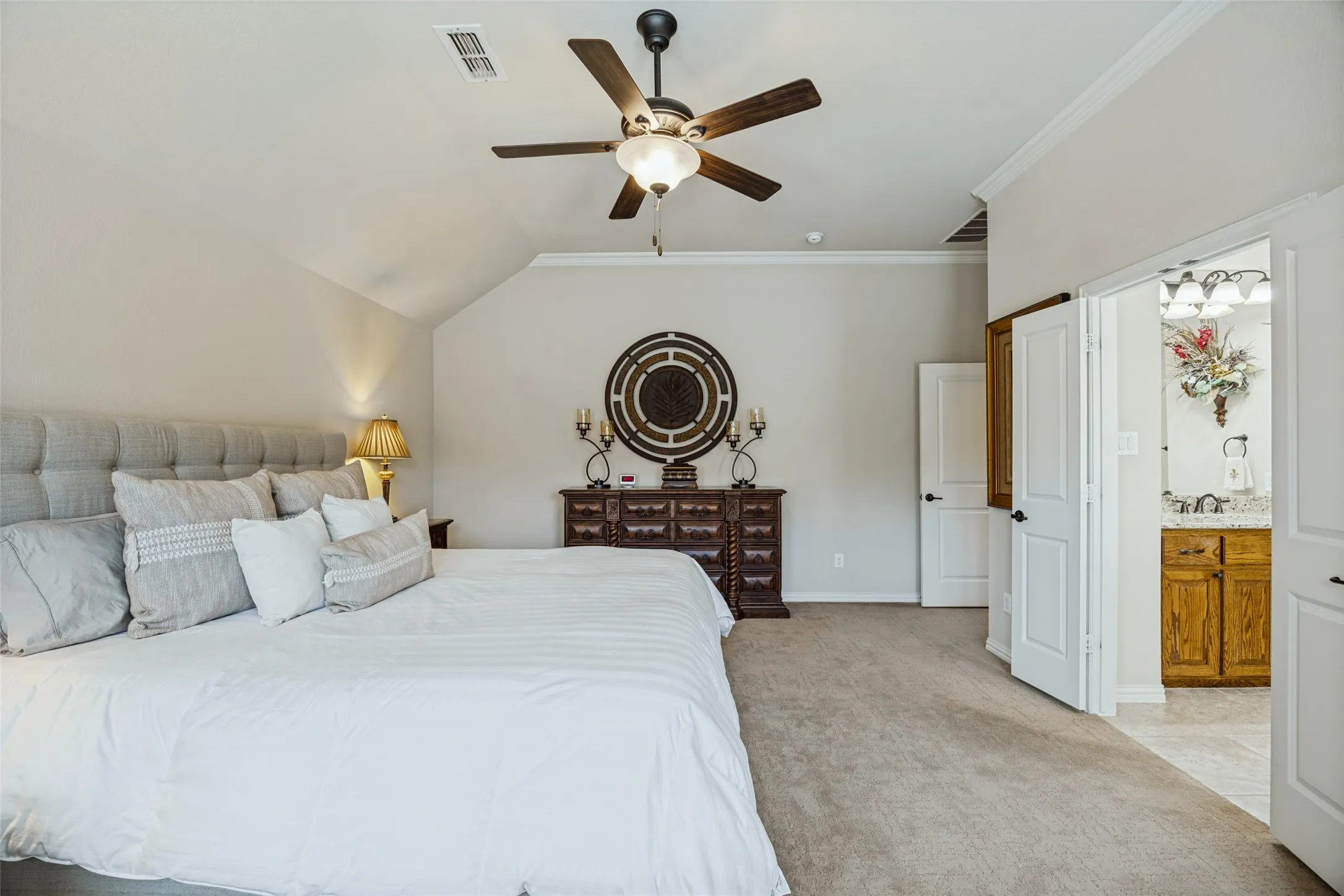 Single Family Residence For Sale in Dallas County , 2516 Bill Moses Parkway, Farmers Branch, Texas 75234, 3 Bedroom, 3 Bathroom, 2 Garage spaces, 2,186 Sqft, built in 2014, mls#21408169, Real Estate Agent in Farmers Branch, Homes For Sale in Dallas county, Homes For Sale in Farmers Branch, Realtor in Farmers Branch Texas, Real Estate Brokerage Independent Realty Texas, Luminita Cordes Realtor