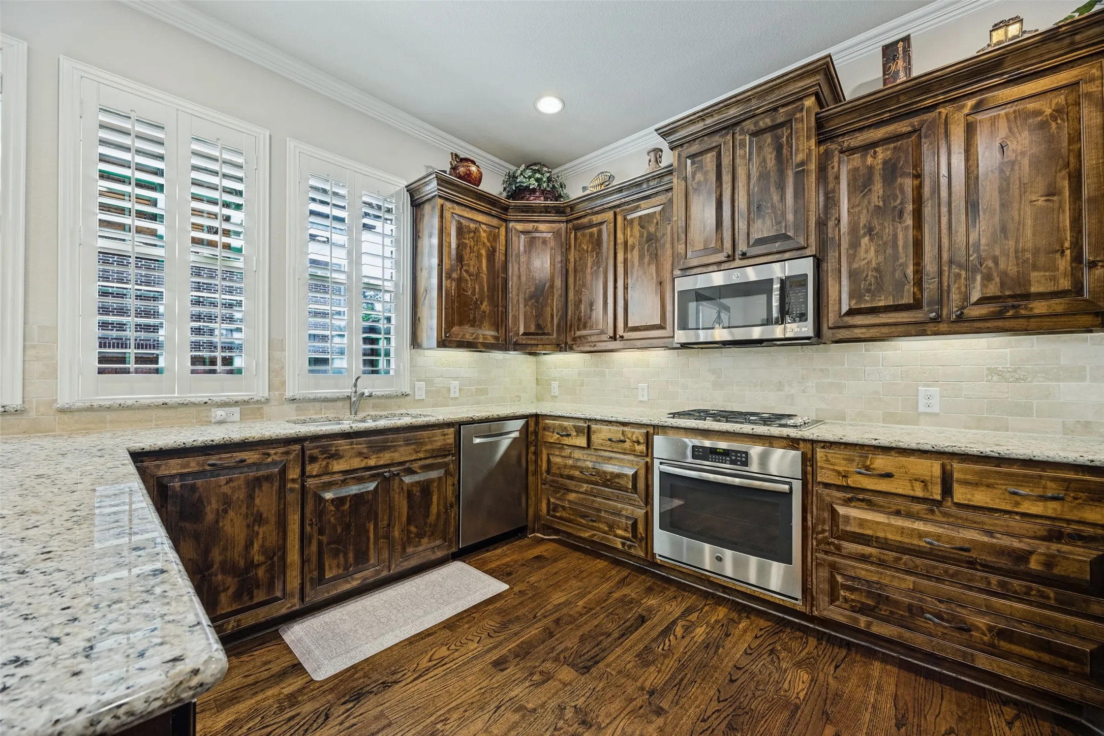 Single Family Residence For Sale in Dallas County , 2516 Bill Moses Parkway, Farmers Branch, Texas 75234, 3 Bedroom, 3 Bathroom, 2 Garage spaces, 2,186 Sqft, built in 2014, mls#21408169, Real Estate Agent in Farmers Branch, Homes For Sale in Dallas county, Homes For Sale in Farmers Branch, Realtor in Farmers Branch Texas, Real Estate Brokerage Independent Realty Texas, Luminita Cordes Realtor