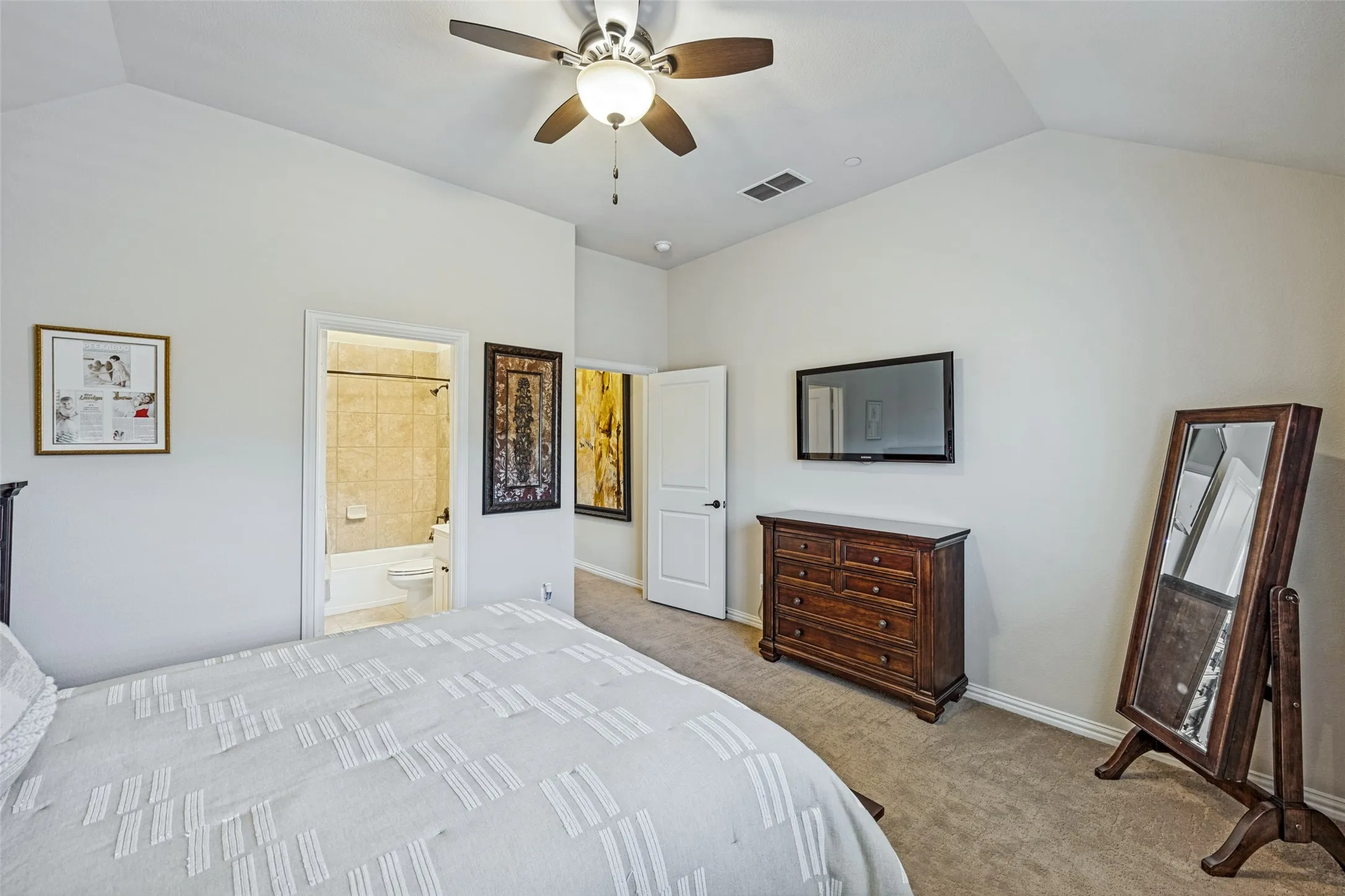 Single Family Residence For Sale in Dallas County , 2516 Bill Moses Parkway, Farmers Branch, Texas 75234, 3 Bedroom, 3 Bathroom, 2 Garage spaces, 2,186 Sqft, built in 2014, mls#21408169, Real Estate Agent in Farmers Branch, Homes For Sale in Dallas county, Homes For Sale in Farmers Branch, Realtor in Farmers Branch Texas, Real Estate Brokerage Independent Realty Texas, Luminita Cordes Realtor