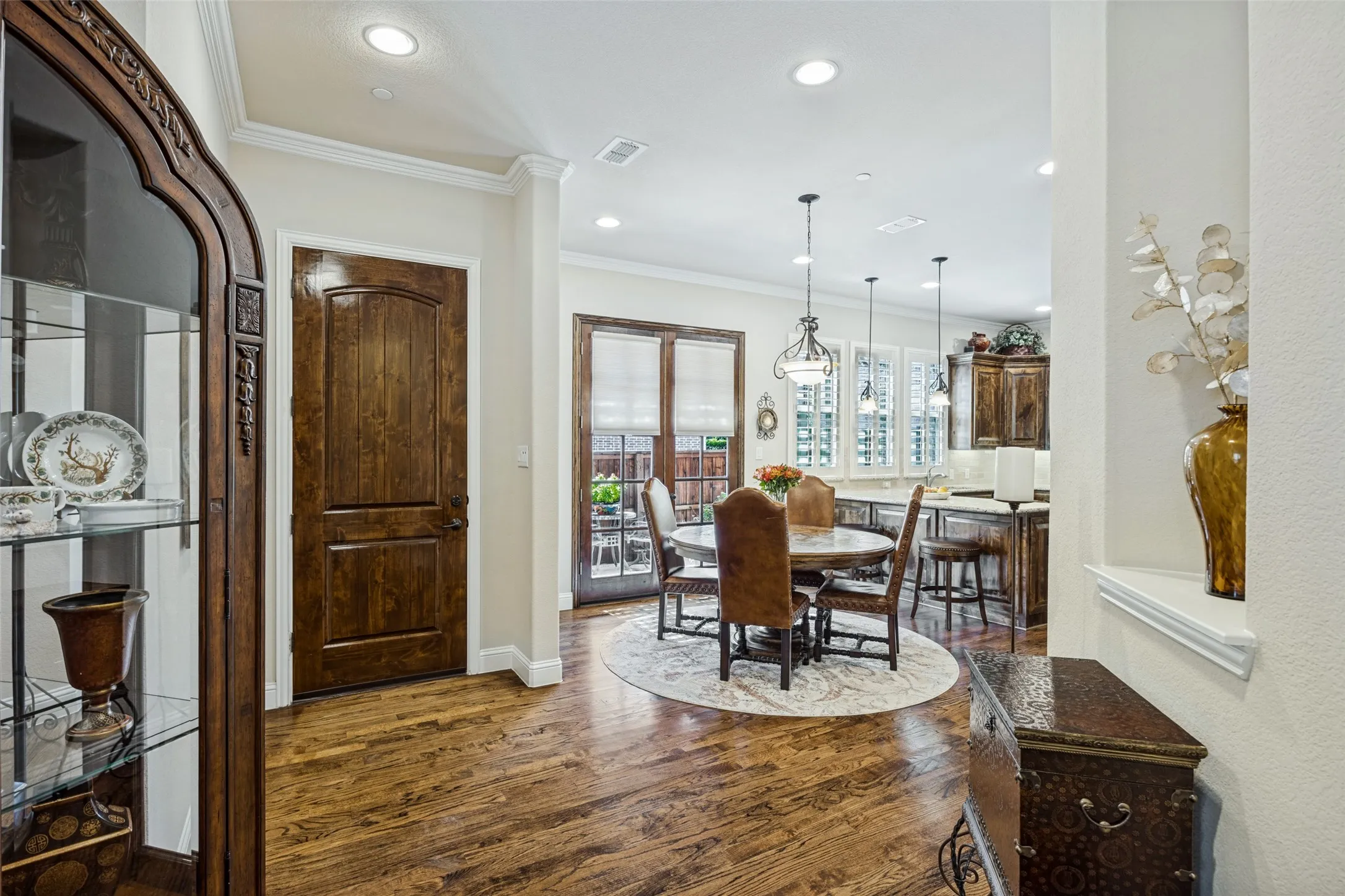 Single Family Residence For Sale in Dallas County , 2516 Bill Moses Parkway, Farmers Branch, Texas 75234, 3 Bedroom, 3 Bathroom, 2 Garage spaces, 2,186 Sqft, built in 2014, mls#21408169, Real Estate Agent in Farmers Branch, Homes For Sale in Dallas county, Homes For Sale in Farmers Branch, Realtor in Farmers Branch Texas, Real Estate Brokerage Independent Realty Texas, Luminita Cordes Realtor