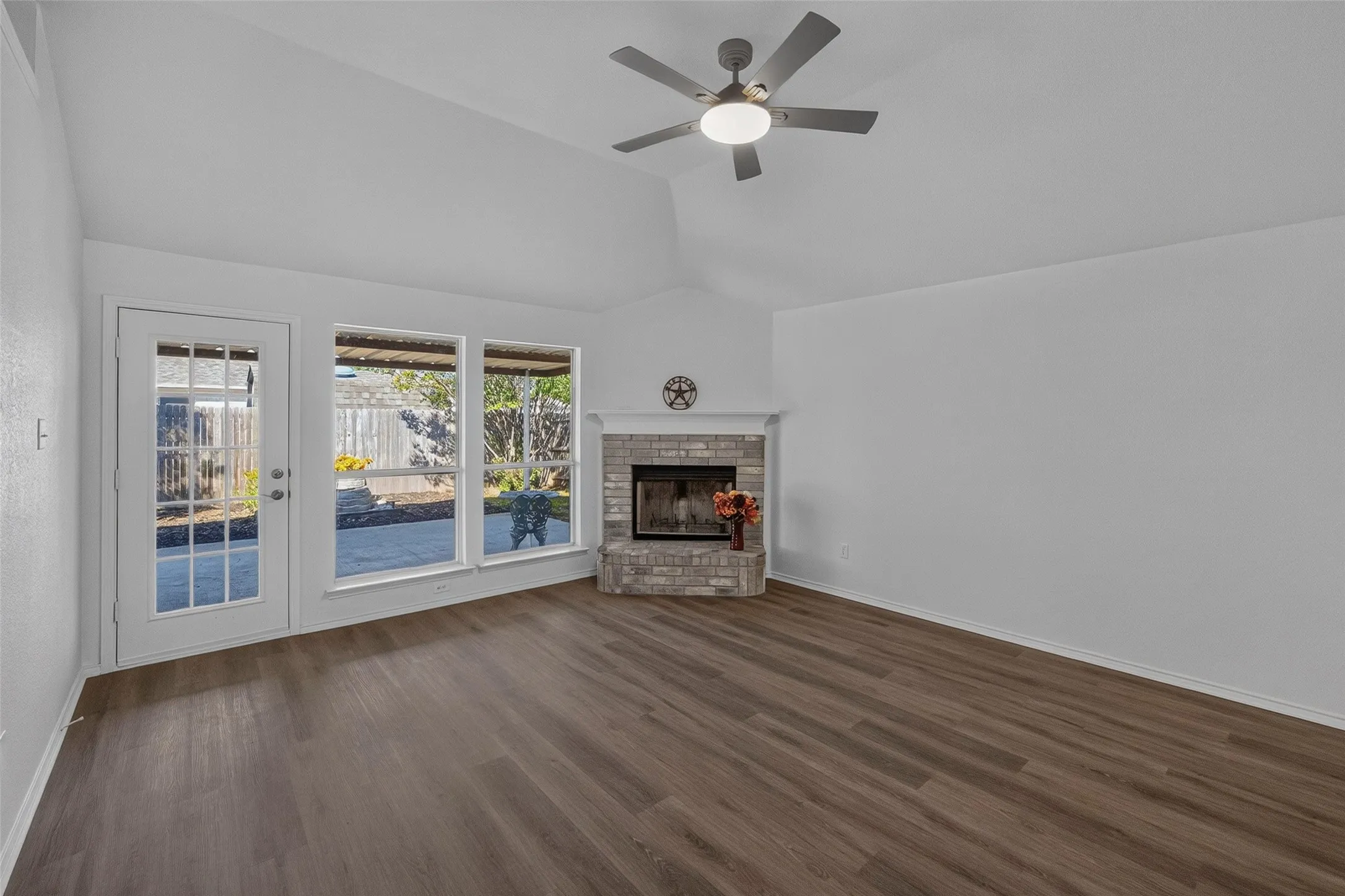 Single Family Residence For Sale in Tarrant County , 2412 Concina Way, Fort Worth, Texas 76108, 3 Bedroom, 2 Bathroom, 2 Garage spaces, 1,713 Sqft, built in 2001, mls#21408348, Real Estate Agent in Fort Worth, Homes For Sale in Tarrant county, Homes For Sale in Fort Worth, Realtor in Fort Worth Texas, Real Estate Brokerage Independent Realty Texas, Luminita Cordes Realtor