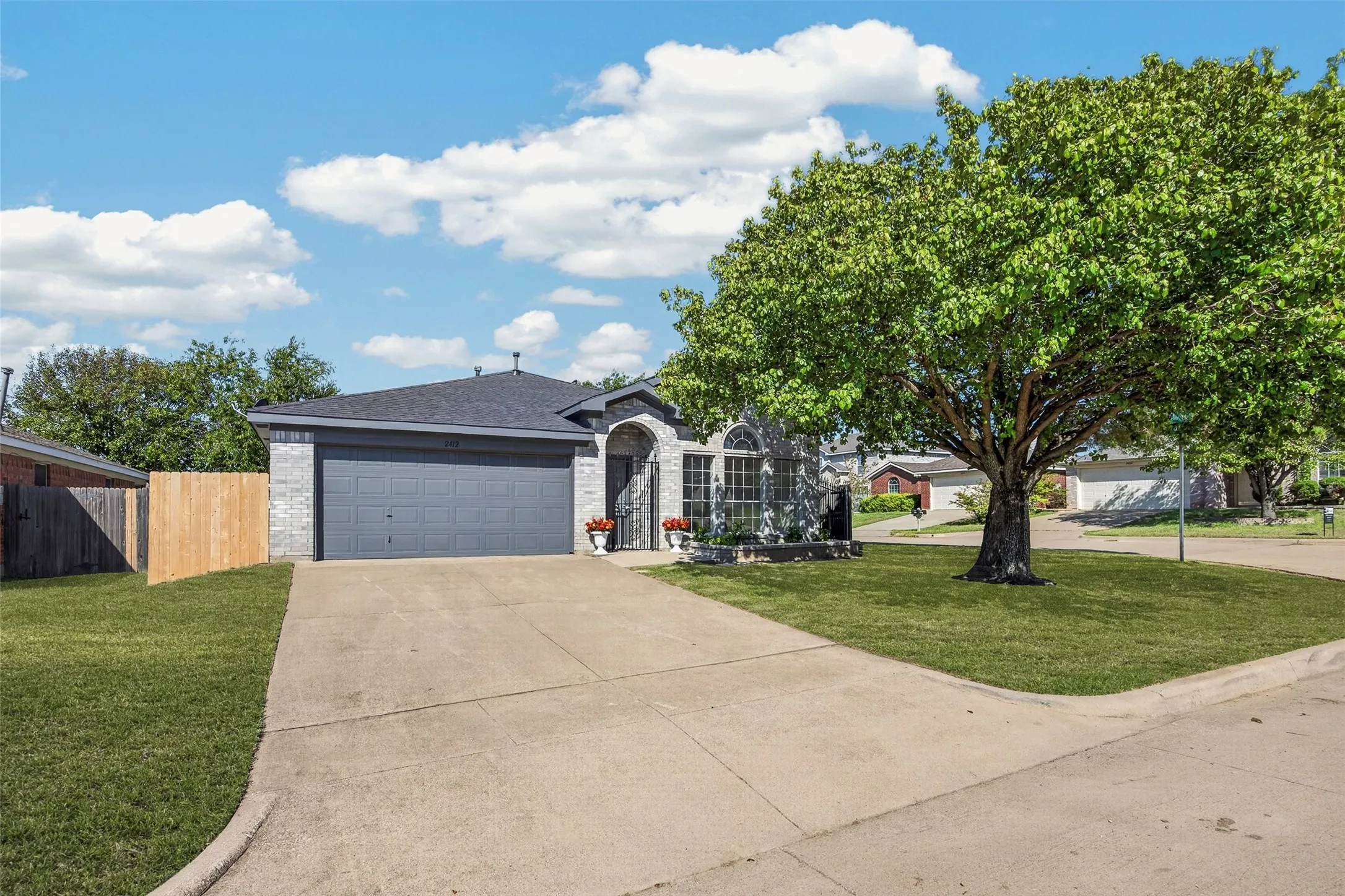 Single Family Residence For Sale in Tarrant County , 2412 Concina Way, Fort Worth, Texas 76108, 3 Bedroom, 2 Bathroom, 2 Garage spaces, 1,713 Sqft, built in 2001, mls#21408348, Real Estate Agent in Fort Worth, Homes For Sale in Tarrant county, Homes For Sale in Fort Worth, Realtor in Fort Worth Texas, Real Estate Brokerage Independent Realty Texas, Luminita Cordes Realtor