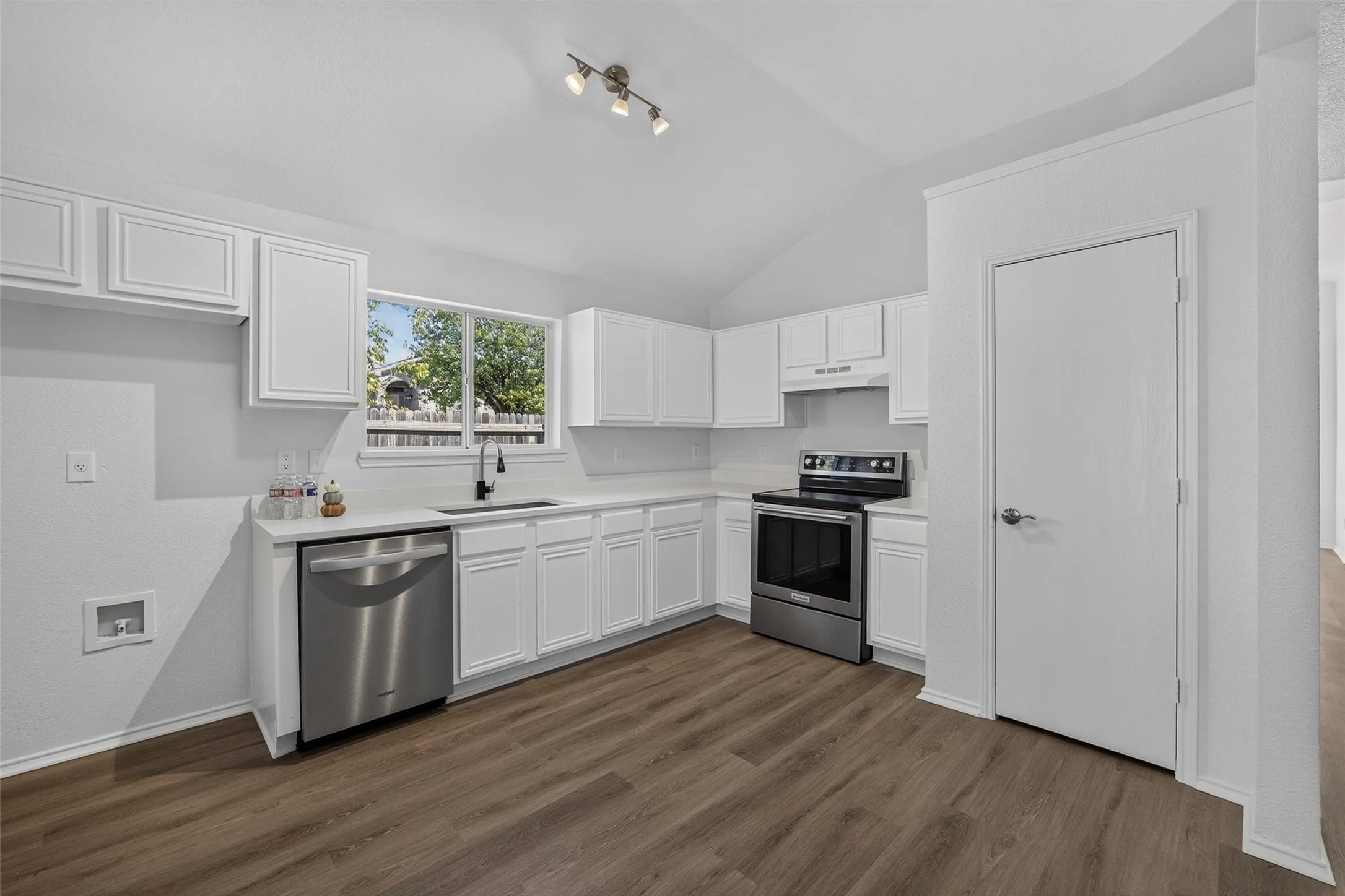Single Family Residence For Sale in Tarrant County , 2412 Concina Way, Fort Worth, Texas 76108, 3 Bedroom, 2 Bathroom, 2 Garage spaces, 1,713 Sqft, built in 2001, mls#21408348, Real Estate Agent in Fort Worth, Homes For Sale in Tarrant county, Homes For Sale in Fort Worth, Realtor in Fort Worth Texas, Real Estate Brokerage Independent Realty Texas, Luminita Cordes Realtor