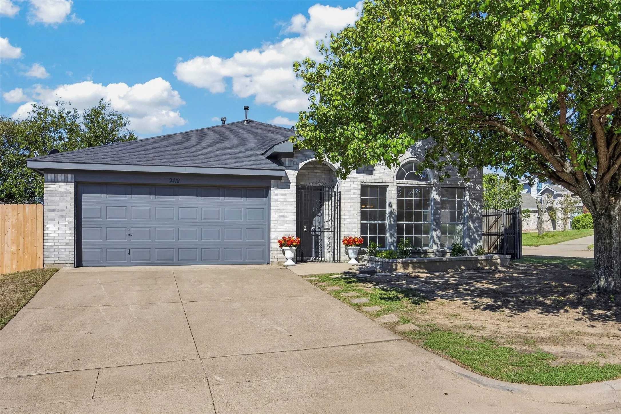 Single Family Residence For Sale in Tarrant County , 2412 Concina Way, Fort Worth, Texas 76108, 3 Bedroom, 2 Bathroom, 2 Garage spaces, 1,713 Sqft, built in 2001, mls#21408348, Real Estate Agent in Fort Worth, Homes For Sale in Tarrant county, Homes For Sale in Fort Worth, Realtor in Fort Worth Texas, Real Estate Brokerage Independent Realty Texas, Luminita Cordes Realtor