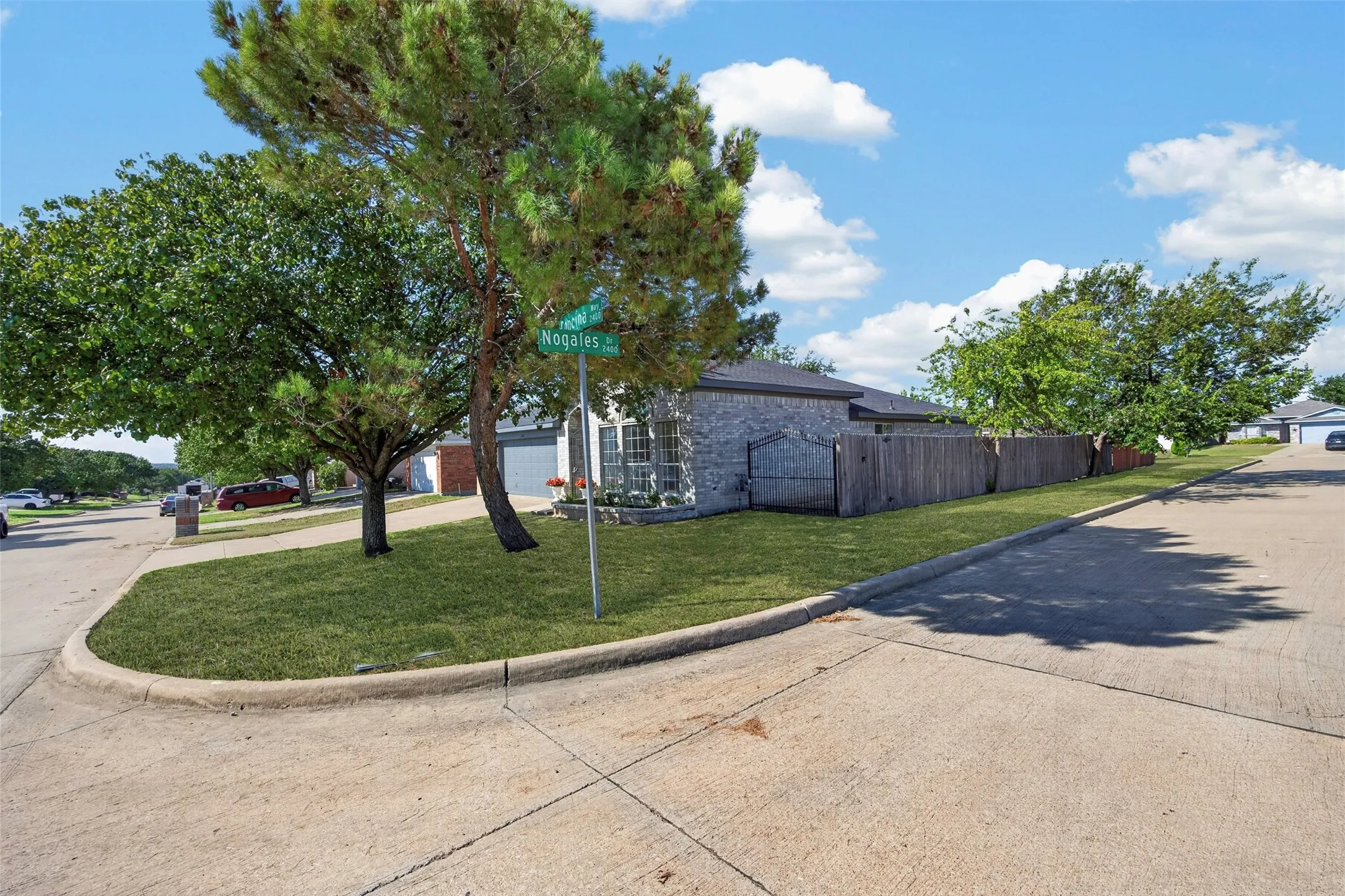 Single Family Residence For Sale in Tarrant County , 2412 Concina Way, Fort Worth, Texas 76108, 3 Bedroom, 2 Bathroom, 2 Garage spaces, 1,713 Sqft, built in 2001, mls#21408348, Real Estate Agent in Fort Worth, Homes For Sale in Tarrant county, Homes For Sale in Fort Worth, Realtor in Fort Worth Texas, Real Estate Brokerage Independent Realty Texas, Luminita Cordes Realtor