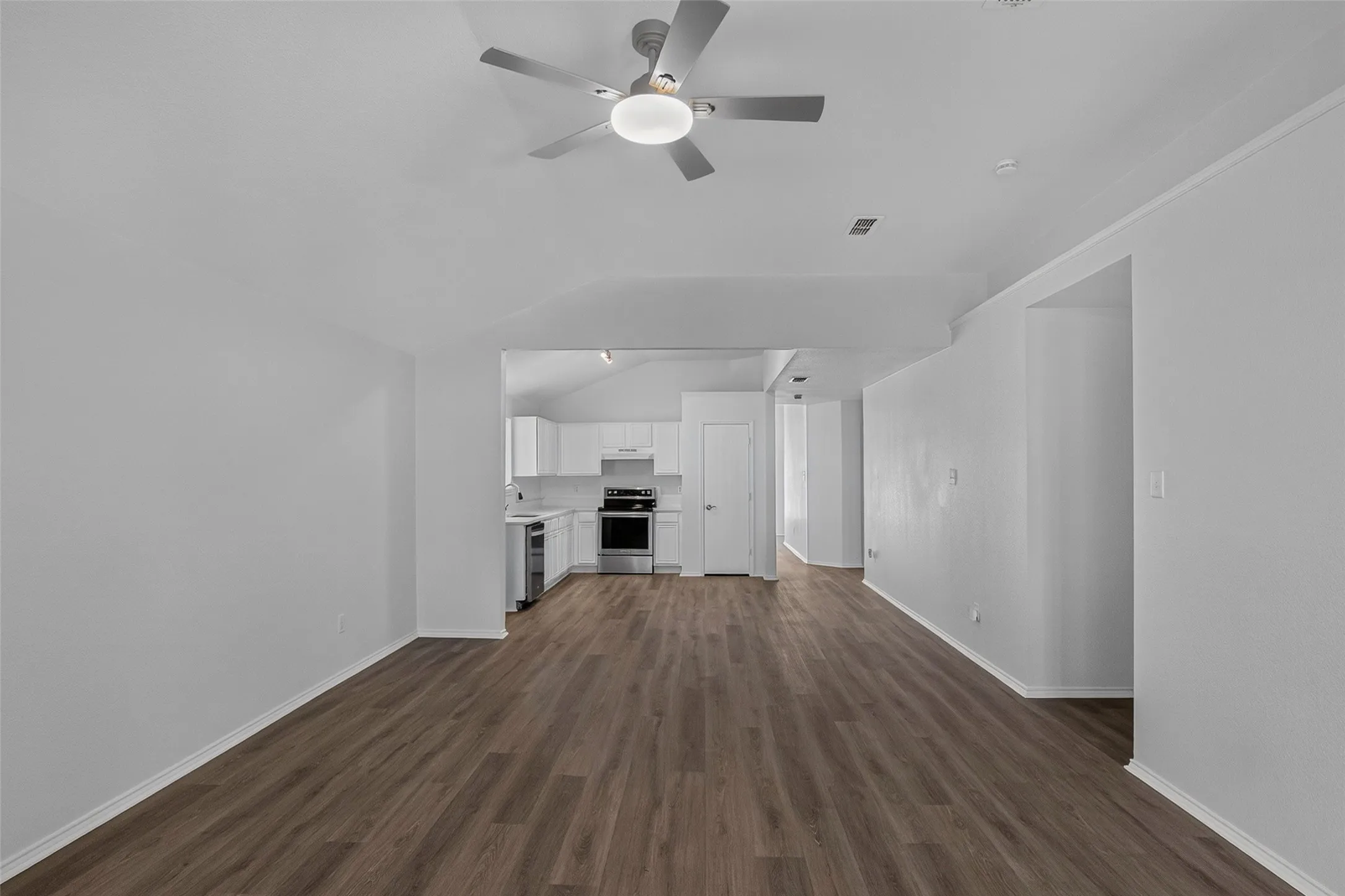 Single Family Residence For Sale in Tarrant County , 2412 Concina Way, Fort Worth, Texas 76108, 3 Bedroom, 2 Bathroom, 2 Garage spaces, 1,713 Sqft, built in 2001, mls#21408348, Real Estate Agent in Fort Worth, Homes For Sale in Tarrant county, Homes For Sale in Fort Worth, Realtor in Fort Worth Texas, Real Estate Brokerage Independent Realty Texas, Luminita Cordes Realtor