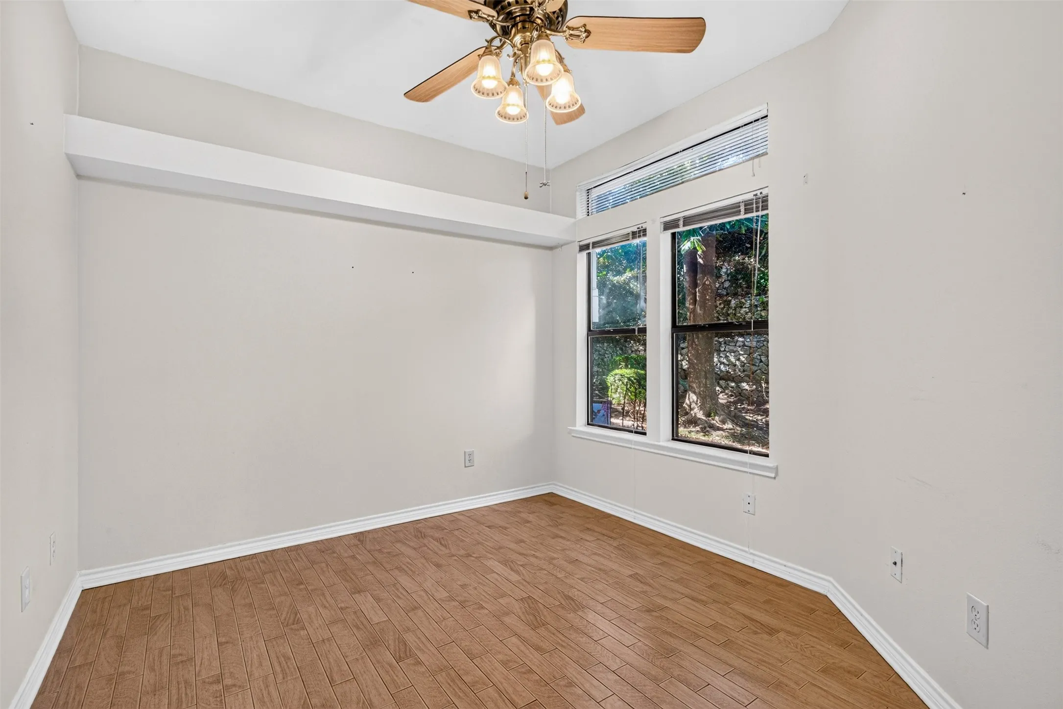 Condominium For Sale in Rockwall County , 9981 Waterfront Trail, Rowlett, Texas 75087, 3 Bedroom, 3 Bathroom, 1 Garage spaces, 1,723 Sqft, built in 1986, mls#21406095, Real Estate Agent in Rowlett, Homes For Sale in Rockwall county, Homes For Sale in Rowlett, Realtor in Rowlett Texas, Real Estate Brokerage Independent Realty Texas, Luminita Cordes Realtor