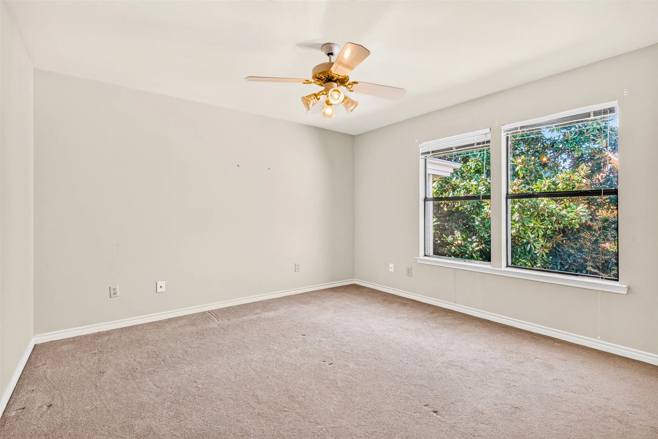 Condominium For Sale in Rockwall County , 9981 Waterfront Trail, Rowlett, Texas 75087, 3 Bedroom, 3 Bathroom, 1 Garage spaces, 1,723 Sqft, built in 1986, mls#21406095, Real Estate Agent in Rowlett, Homes For Sale in Rockwall county, Homes For Sale in Rowlett, Realtor in Rowlett Texas, Real Estate Brokerage Independent Realty Texas, Luminita Cordes Realtor