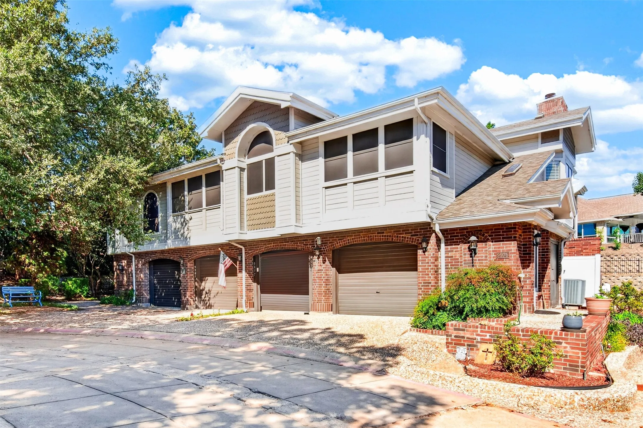 Condominium For Sale in Rockwall County , 9981 Waterfront Trail, Rowlett, Texas 75087, 3 Bedroom, 3 Bathroom, 1 Garage spaces, 1,723 Sqft, built in 1986, mls#21406095, Real Estate Agent in Rowlett, Homes For Sale in Rockwall county, Homes For Sale in Rowlett, Realtor in Rowlett Texas, Real Estate Brokerage Independent Realty Texas, Luminita Cordes Realtor