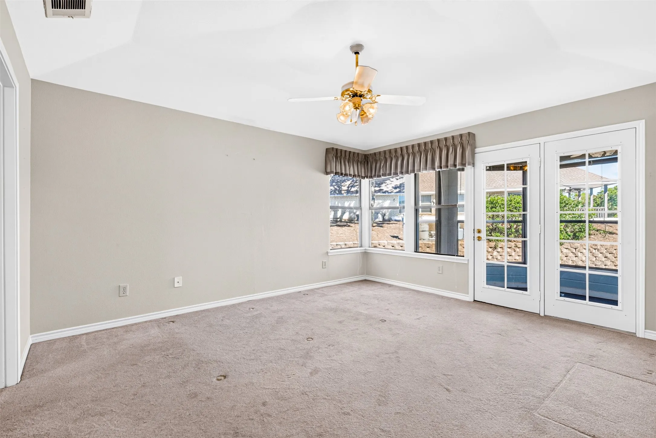 Condominium For Sale in Rockwall County , 9981 Waterfront Trail, Rowlett, Texas 75087, 3 Bedroom, 3 Bathroom, 1 Garage spaces, 1,723 Sqft, built in 1986, mls#21406095, Real Estate Agent in Rowlett, Homes For Sale in Rockwall county, Homes For Sale in Rowlett, Realtor in Rowlett Texas, Real Estate Brokerage Independent Realty Texas, Luminita Cordes Realtor