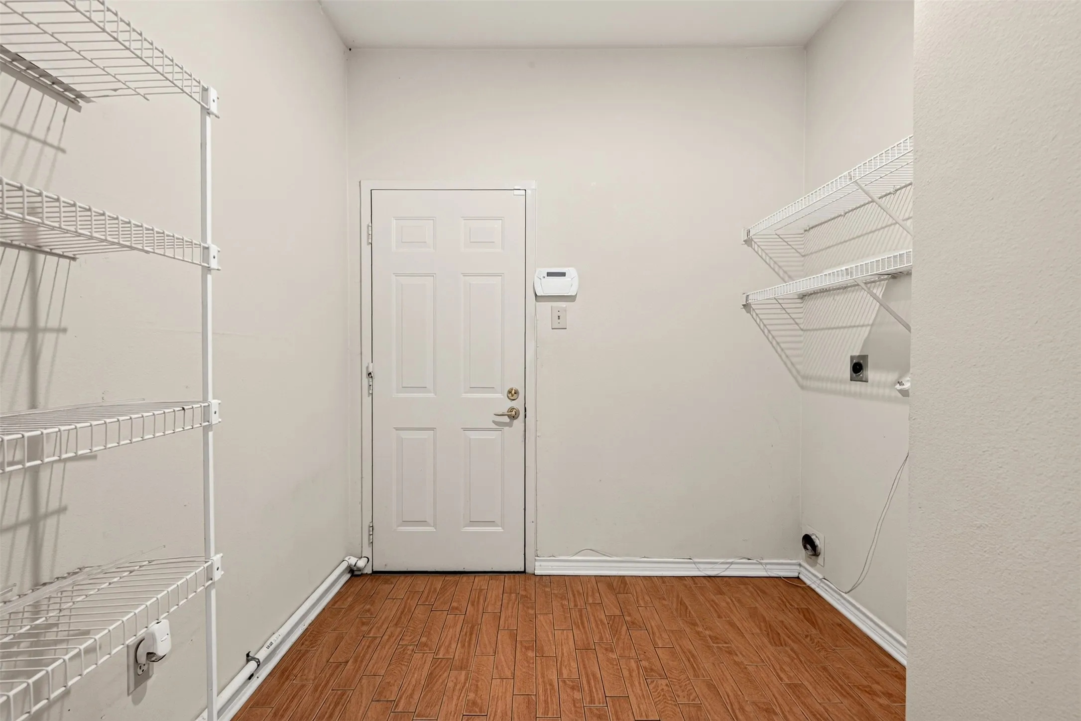Condominium For Sale in Rockwall County , 9981 Waterfront Trail, Rowlett, Texas 75087, 3 Bedroom, 3 Bathroom, 1 Garage spaces, 1,723 Sqft, built in 1986, mls#21406095, Real Estate Agent in Rowlett, Homes For Sale in Rockwall county, Homes For Sale in Rowlett, Realtor in Rowlett Texas, Real Estate Brokerage Independent Realty Texas, Luminita Cordes Realtor