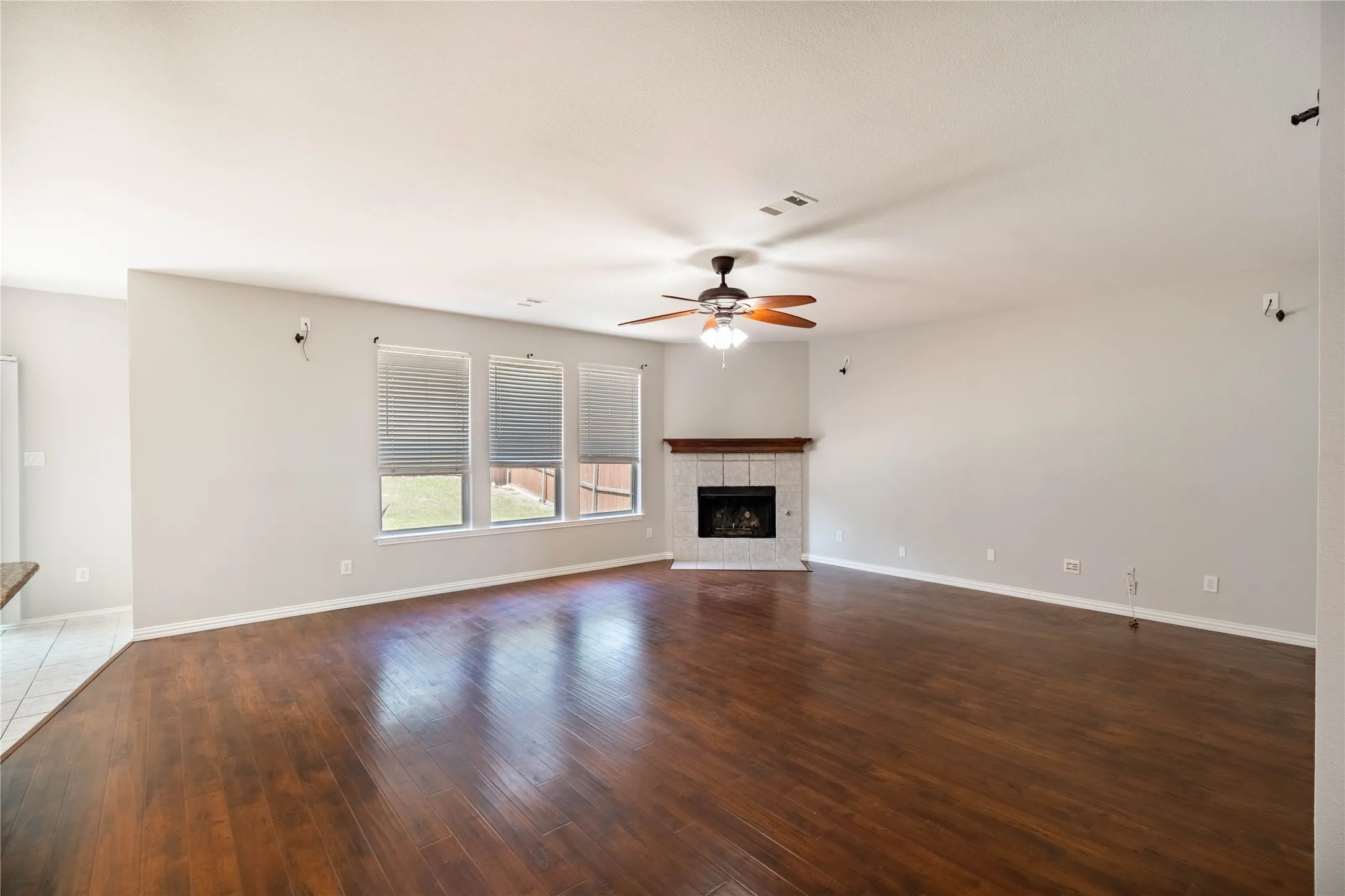 Single Family Residence For Rent in Collin County , 5857 Palomino Drive, Frisco, Texas 75034, 4 Bedroom, 3 Bathroom, 2 Garage spaces, 2,648 Sqft, built in 2000, mls#21408402, Real Estate Agent in Frisco, Homes For Rent in Collin county, Homes For Rent in Frisco, Realtor in Frisco Texas, Real Estate Brokerage Independent Realty Texas, Luminita Cordes Realtor