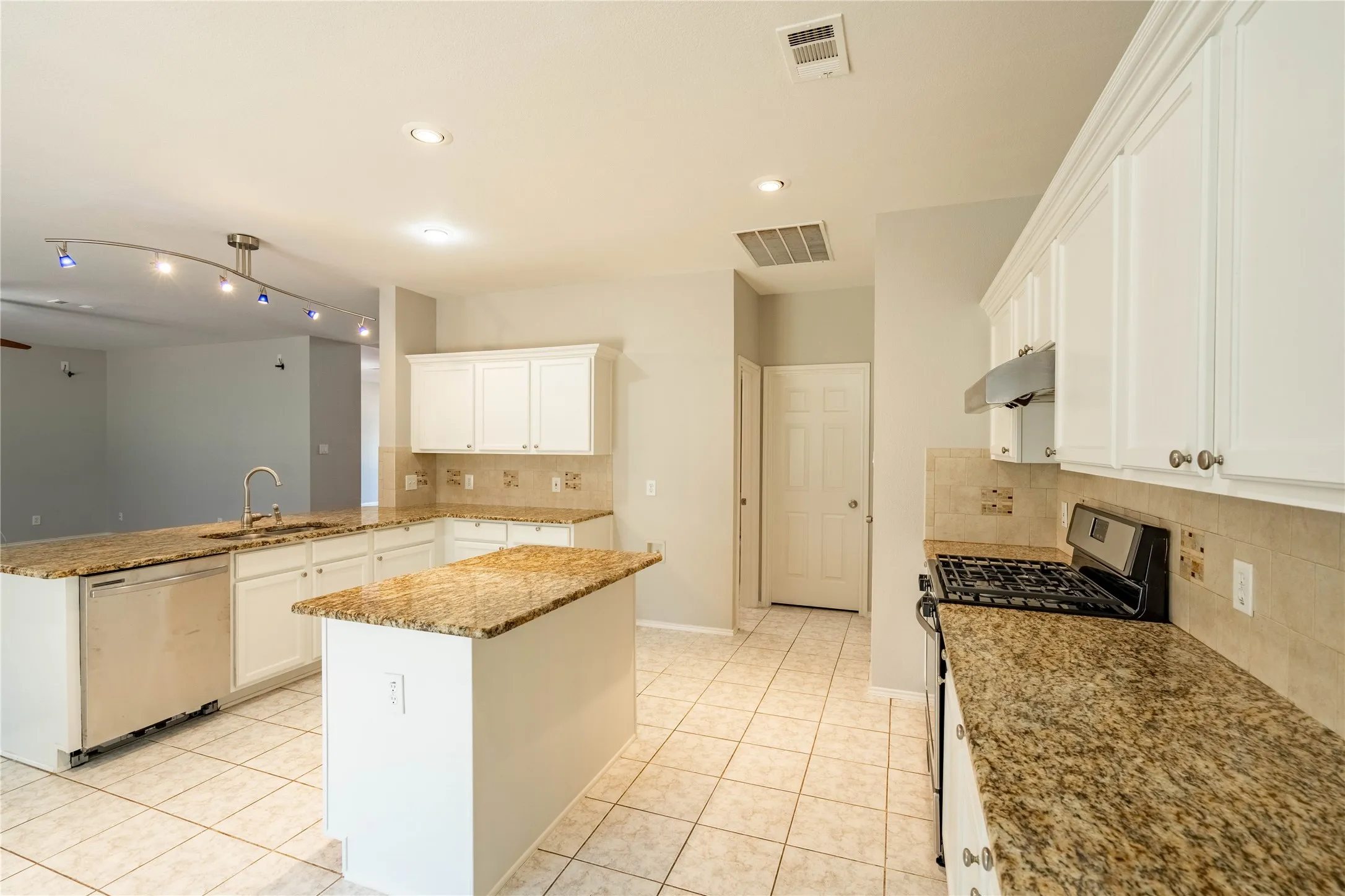 Single Family Residence For Rent in Collin County , 5857 Palomino Drive, Frisco, Texas 75034, 4 Bedroom, 3 Bathroom, 2 Garage spaces, 2,648 Sqft, built in 2000, mls#21408402, Real Estate Agent in Frisco, Homes For Rent in Collin county, Homes For Rent in Frisco, Realtor in Frisco Texas, Real Estate Brokerage Independent Realty Texas, Luminita Cordes Realtor