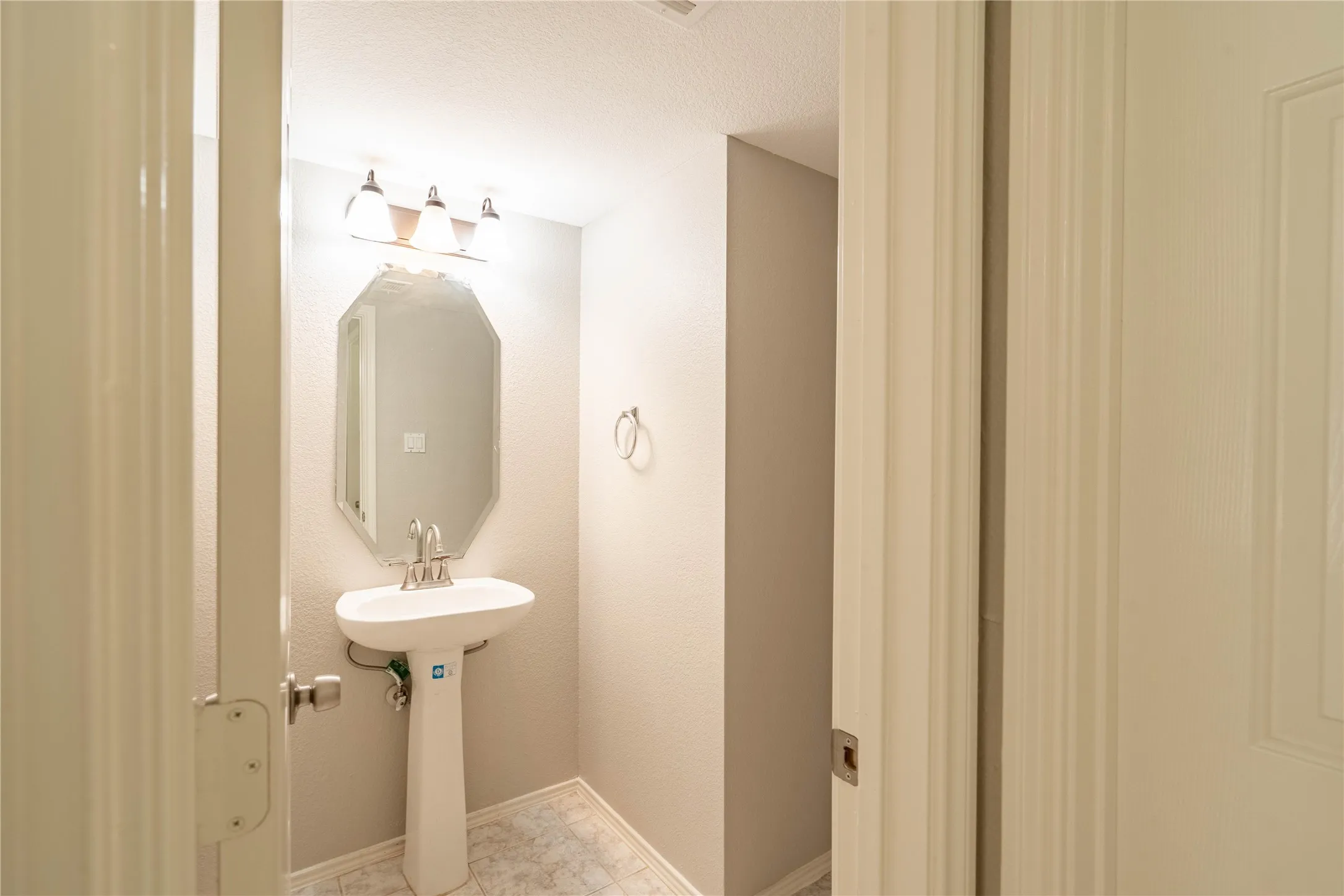 Single Family Residence For Rent in Collin County , 5857 Palomino Drive, Frisco, Texas 75034, 4 Bedroom, 3 Bathroom, 2 Garage spaces, 2,648 Sqft, built in 2000, mls#21408402, Real Estate Agent in Frisco, Homes For Rent in Collin county, Homes For Rent in Frisco, Realtor in Frisco Texas, Real Estate Brokerage Independent Realty Texas, Luminita Cordes Realtor