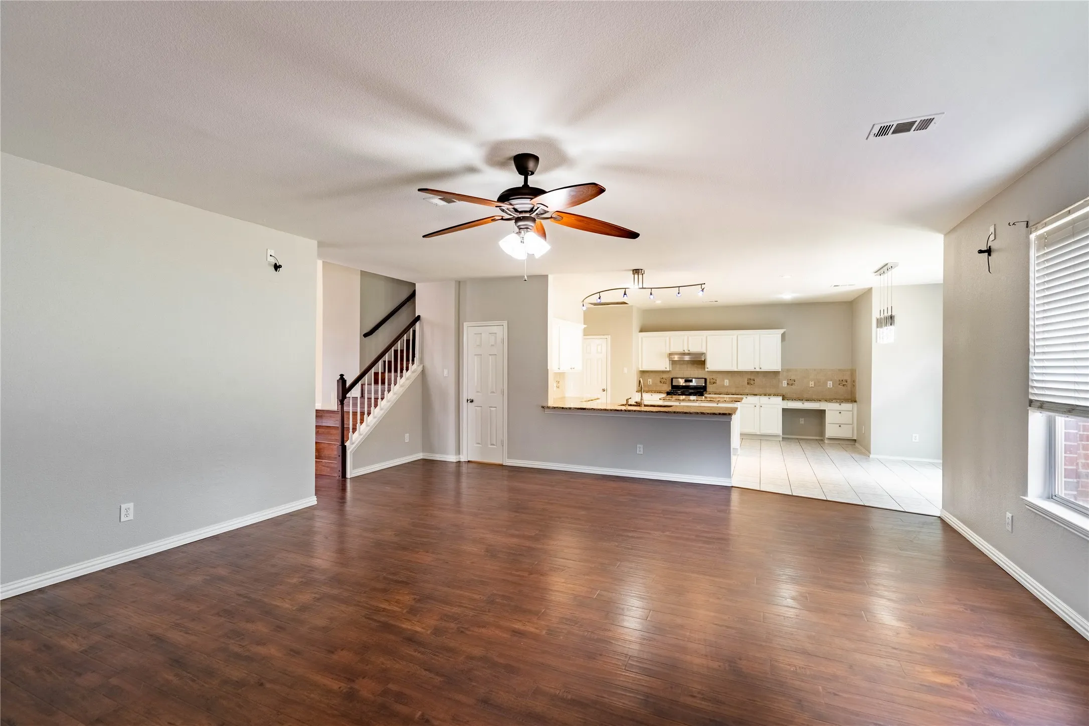 Single Family Residence For Rent in Collin County , 5857 Palomino Drive, Frisco, Texas 75034, 4 Bedroom, 3 Bathroom, 2 Garage spaces, 2,648 Sqft, built in 2000, mls#21408402, Real Estate Agent in Frisco, Homes For Rent in Collin county, Homes For Rent in Frisco, Realtor in Frisco Texas, Real Estate Brokerage Independent Realty Texas, Luminita Cordes Realtor