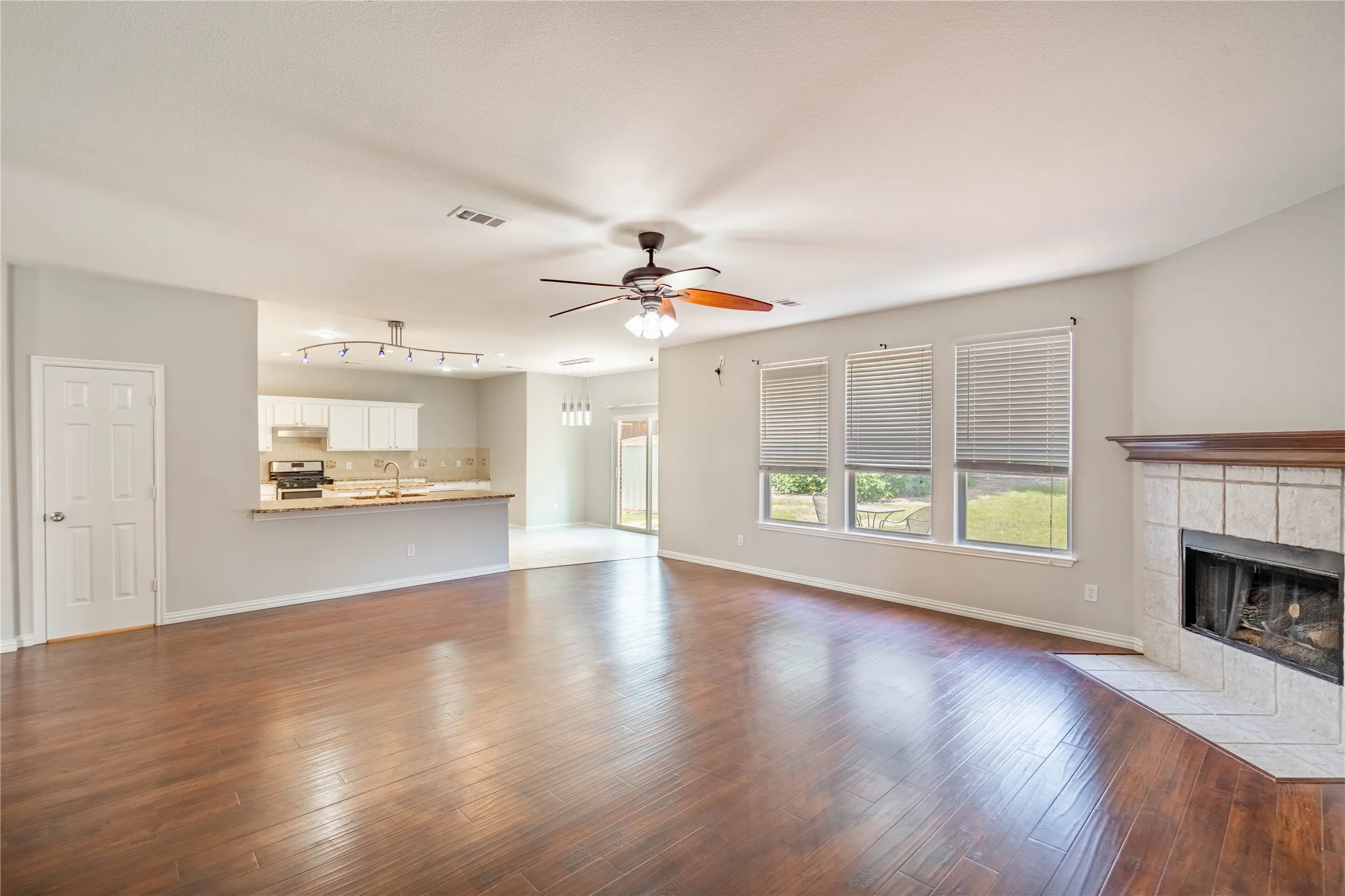 Single Family Residence For Rent in Collin County , 5857 Palomino Drive, Frisco, Texas 75034, 4 Bedroom, 3 Bathroom, 2 Garage spaces, 2,648 Sqft, built in 2000, mls#21408402, Real Estate Agent in Frisco, Homes For Rent in Collin county, Homes For Rent in Frisco, Realtor in Frisco Texas, Real Estate Brokerage Independent Realty Texas, Luminita Cordes Realtor
