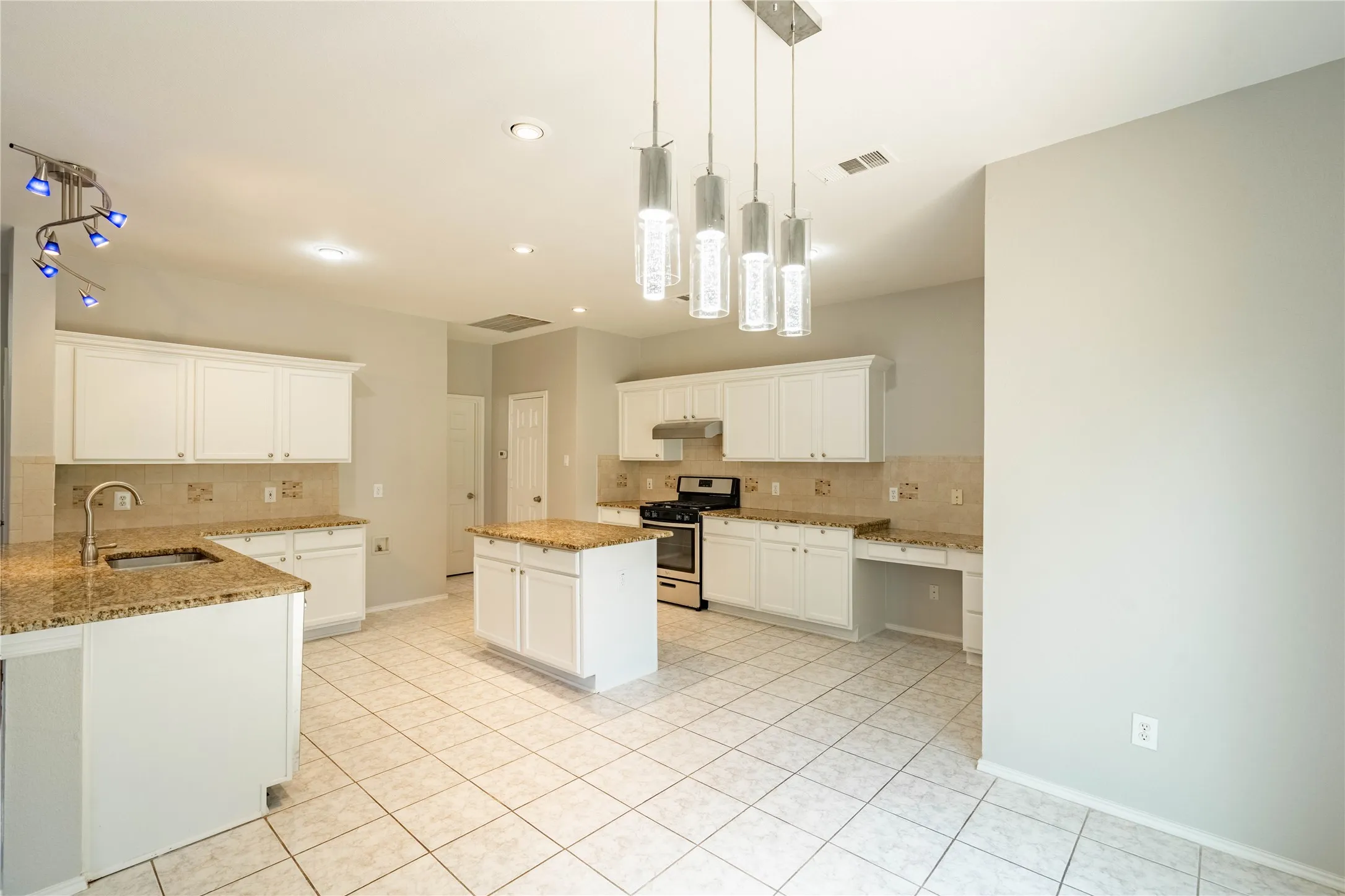 Single Family Residence For Rent in Collin County , 5857 Palomino Drive, Frisco, Texas 75034, 4 Bedroom, 3 Bathroom, 2 Garage spaces, 2,648 Sqft, built in 2000, mls#21408402, Real Estate Agent in Frisco, Homes For Rent in Collin county, Homes For Rent in Frisco, Realtor in Frisco Texas, Real Estate Brokerage Independent Realty Texas, Luminita Cordes Realtor