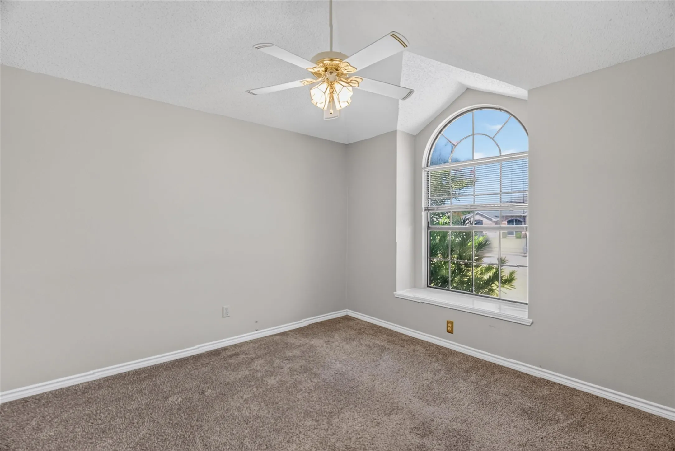 Single Family Residence For Rent in Dallas County , 1001 Creek Valley Road, Mesquite, Texas 75181, 3 Bedroom, 2 Bathroom, 2 Garage spaces, 1,732 Sqft, built in 1990, mls#21408405, Real Estate Agent in Mesquite, Homes For Rent in Dallas county, Homes For Rent in Mesquite, Realtor in Mesquite Texas, Real Estate Brokerage Independent Realty Texas, Luminita Cordes Realtor