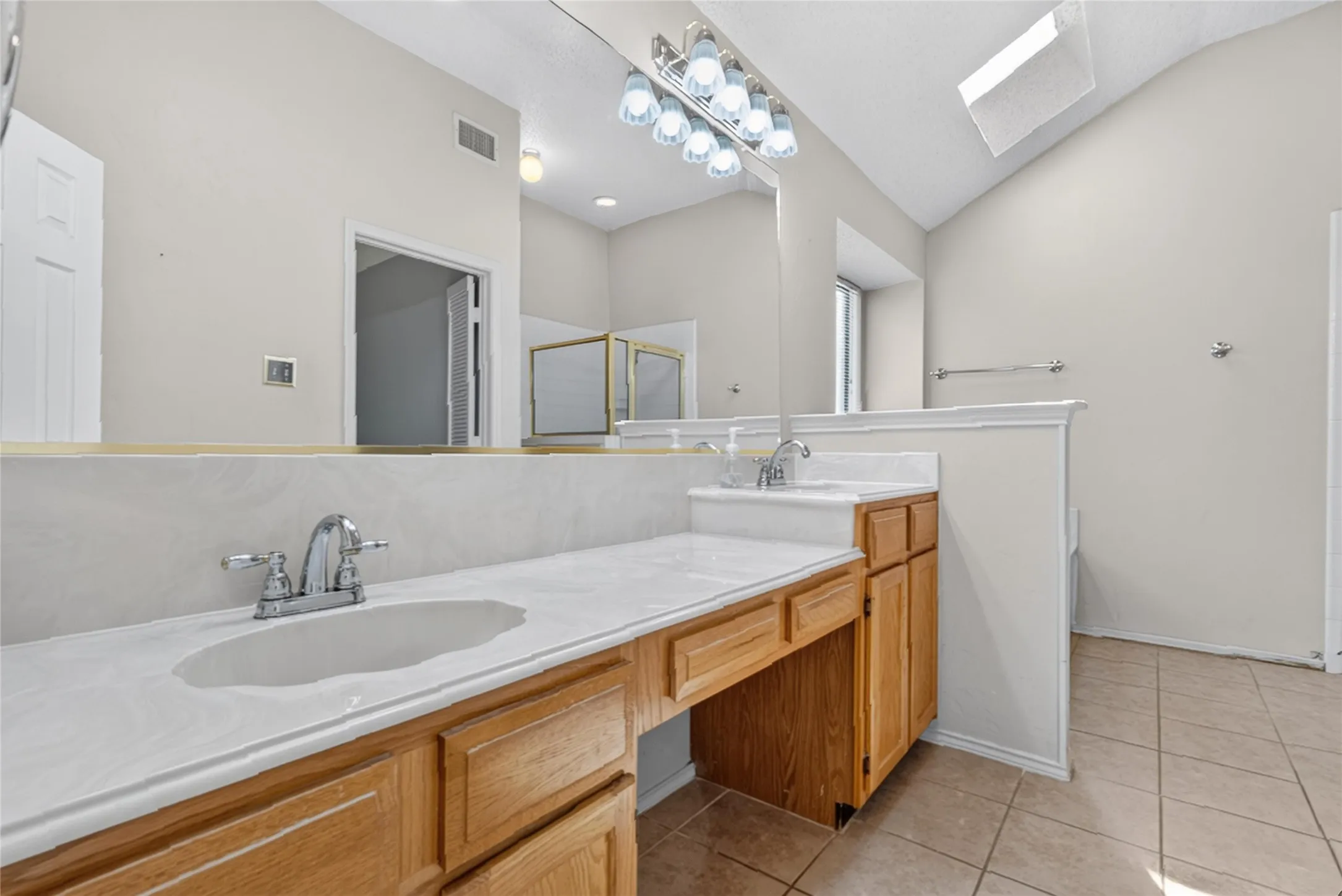 Single Family Residence For Rent in Dallas County , 1001 Creek Valley Road, Mesquite, Texas 75181, 3 Bedroom, 2 Bathroom, 2 Garage spaces, 1,732 Sqft, built in 1990, mls#21408405, Real Estate Agent in Mesquite, Homes For Rent in Dallas county, Homes For Rent in Mesquite, Realtor in Mesquite Texas, Real Estate Brokerage Independent Realty Texas, Luminita Cordes Realtor