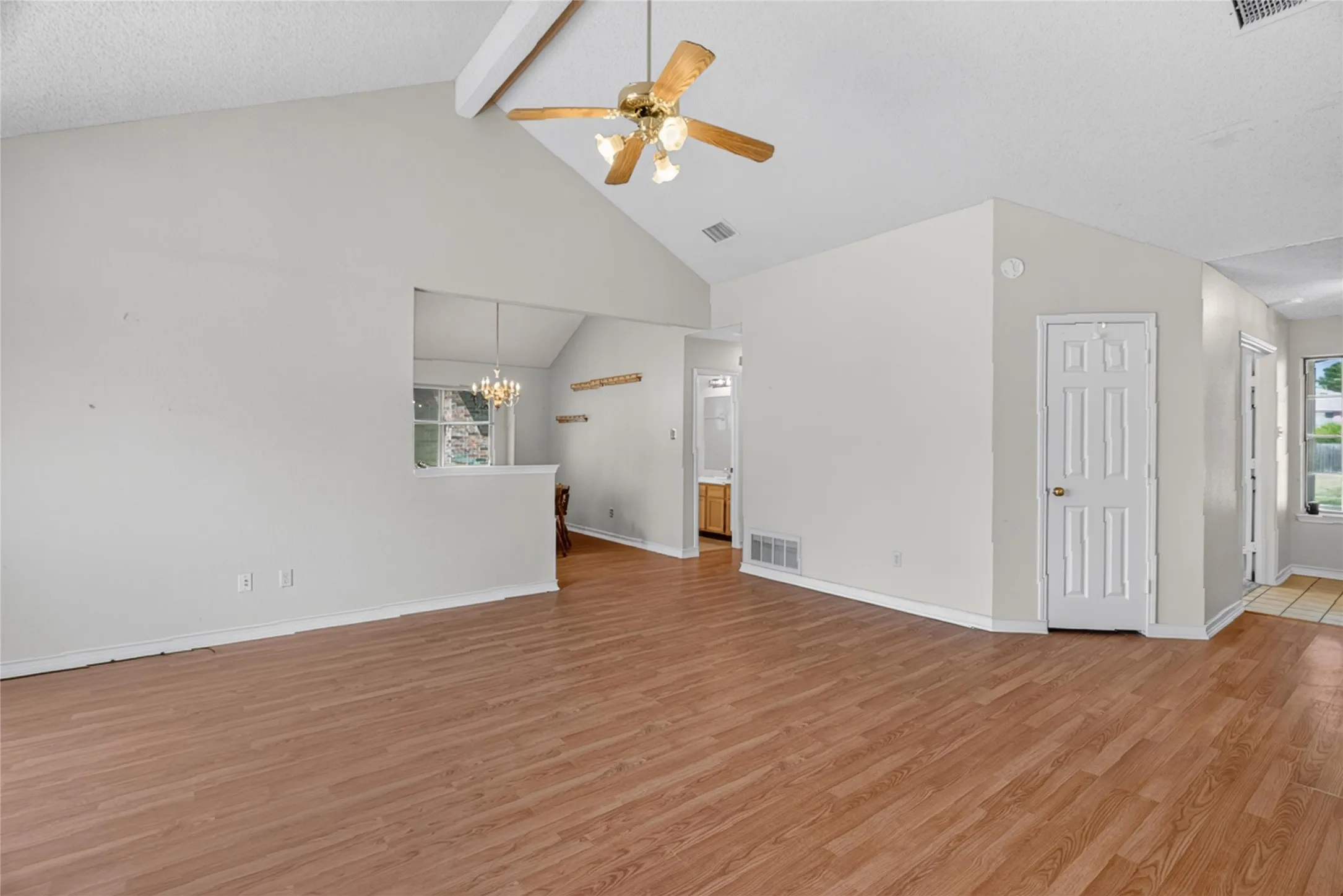 Single Family Residence For Rent in Dallas County , 1001 Creek Valley Road, Mesquite, Texas 75181, 3 Bedroom, 2 Bathroom, 2 Garage spaces, 1,732 Sqft, built in 1990, mls#21408405, Real Estate Agent in Mesquite, Homes For Rent in Dallas county, Homes For Rent in Mesquite, Realtor in Mesquite Texas, Real Estate Brokerage Independent Realty Texas, Luminita Cordes Realtor